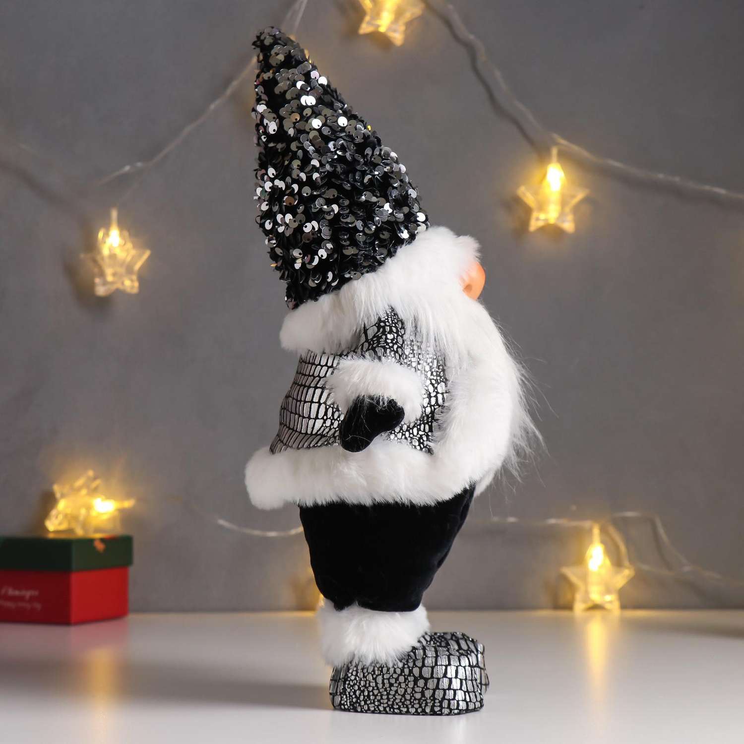 Кукла интерьерная Зимнее волшебство «Дед Мороз в чёрной шубке и колпаке с пайетками» 41х11х16 см - фото 2