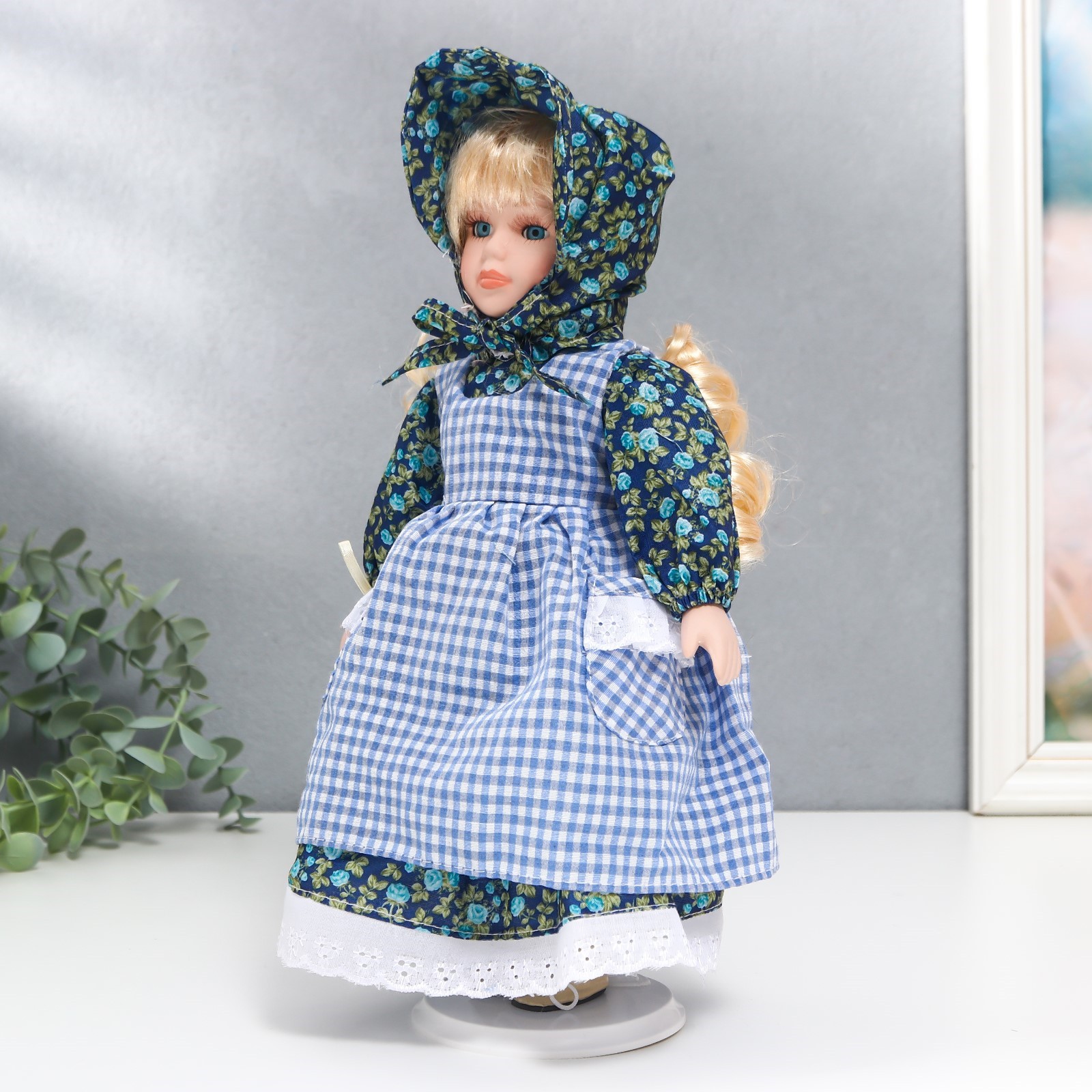 Кукла коллекционная Зимнее волшебство керамика «Маруся в синем цветочном платье и косынке» 30 см - фото 3