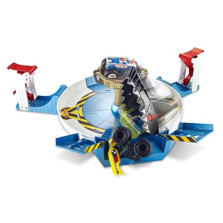 Набор игровой Hot Wheels Monster Trucks Столкновение с механической акулой FYK14