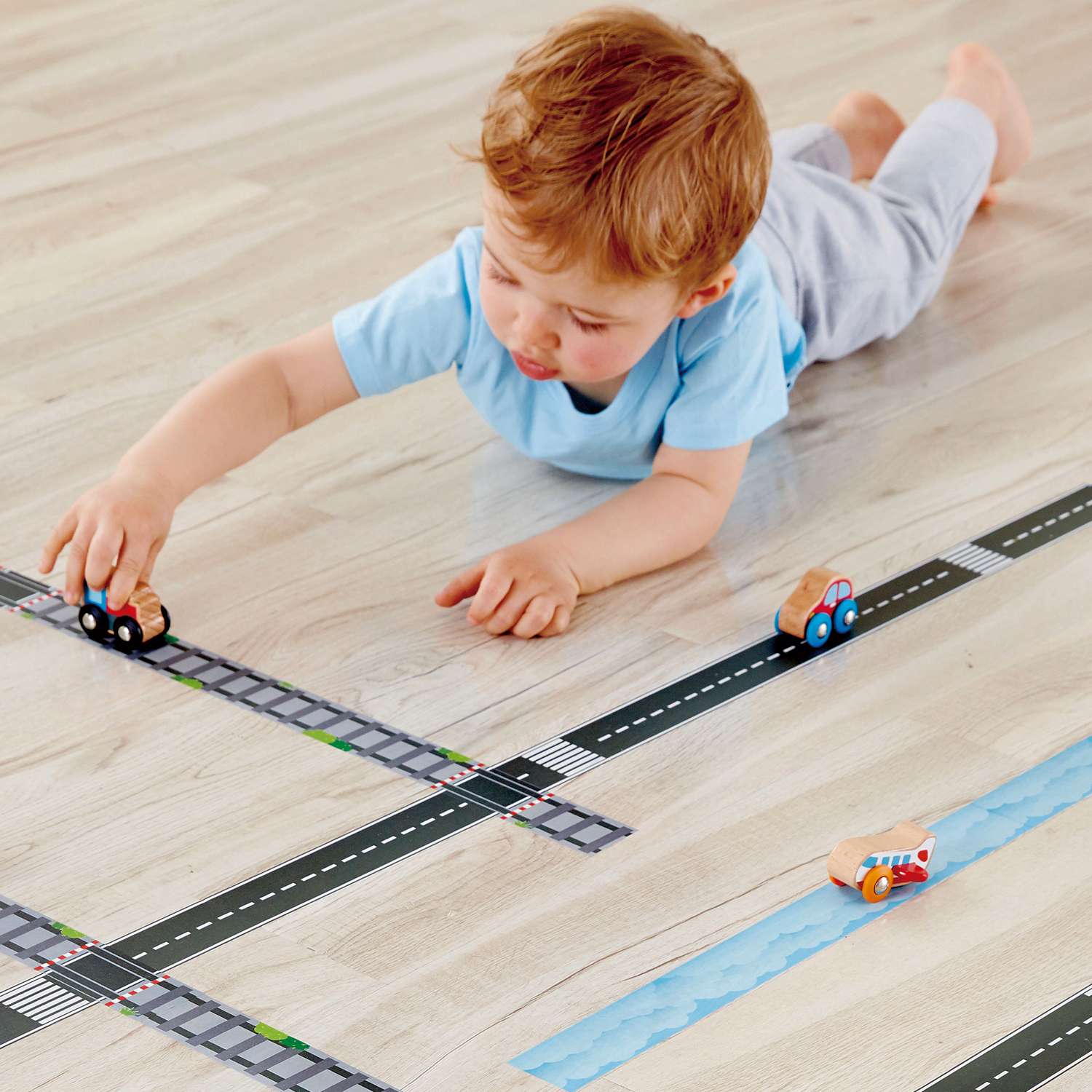 Детский игровой набор HAPE Деревянный поезд с лентой рельсов - фото 1