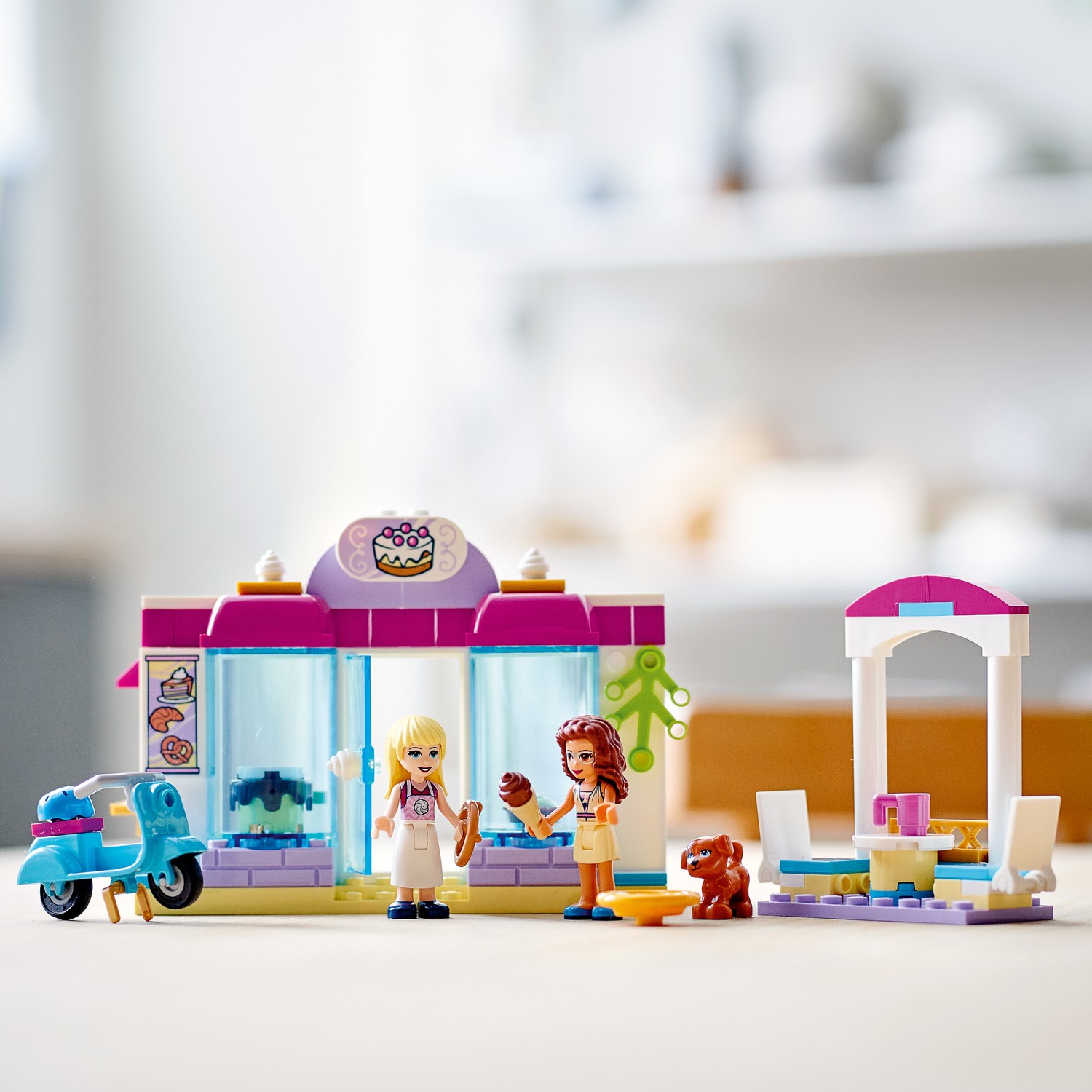 Конструктор LEGO Friends Пекарня Хартлейк-Сити 41440 - фото 7