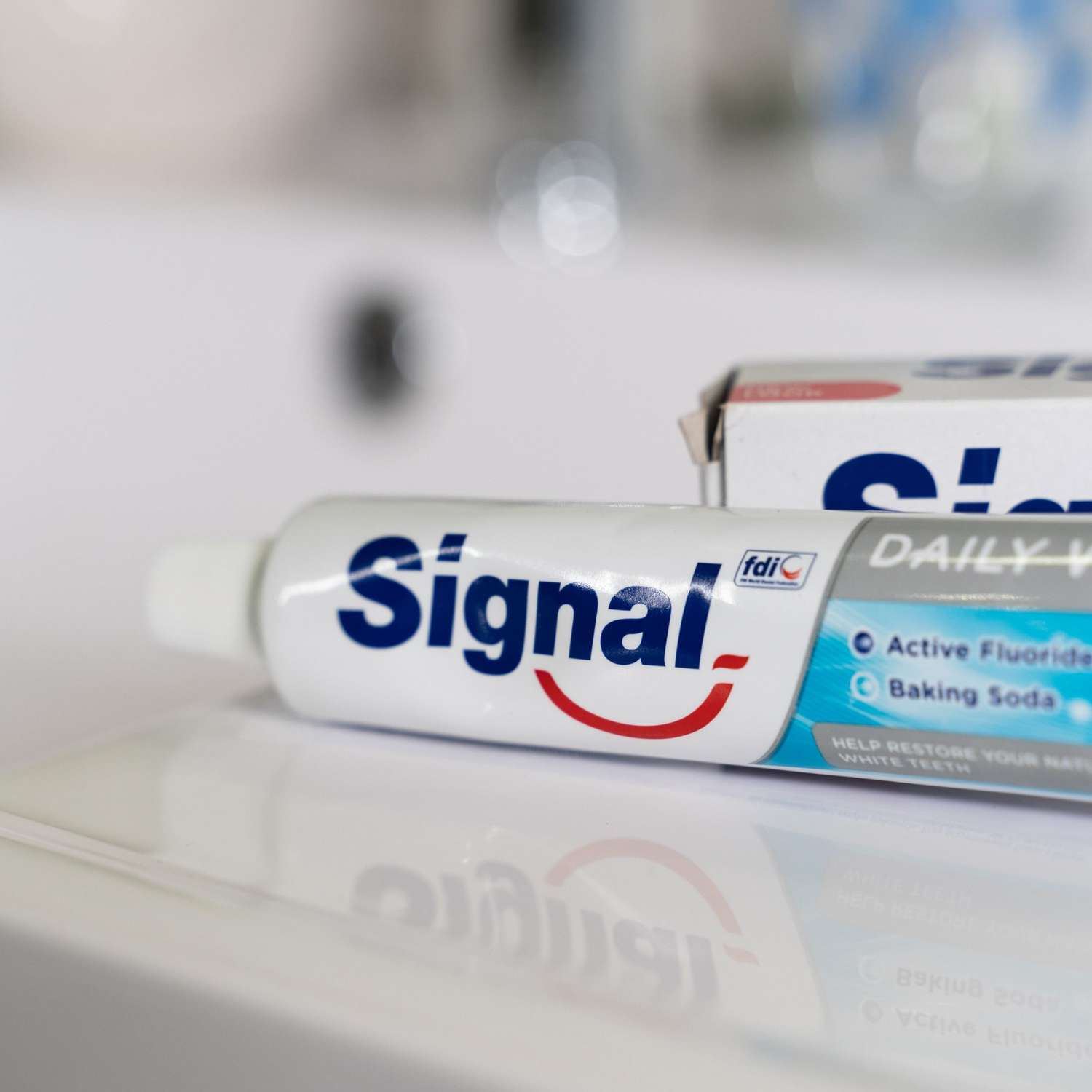 Зубная паста отбеливающая Signal DAILY WHITE 75 мл - фото 7