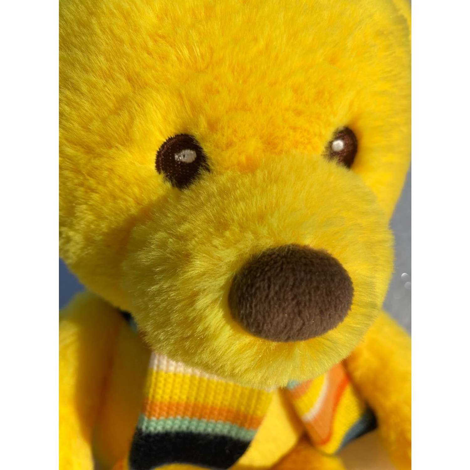Мягкая игрушка Мягкие игрушки БелайТойс Плюшевый мишка Люк желтый с шарфиком 25 см - фото 3
