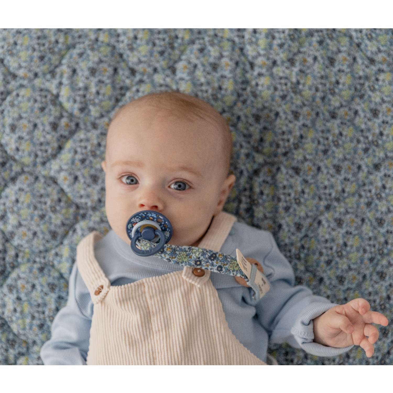 Набор 2 шт. Соска-пустышка BIBS Liberty Colour Chamomile Lawn Baby Blue 0+ месяцев - фото 6