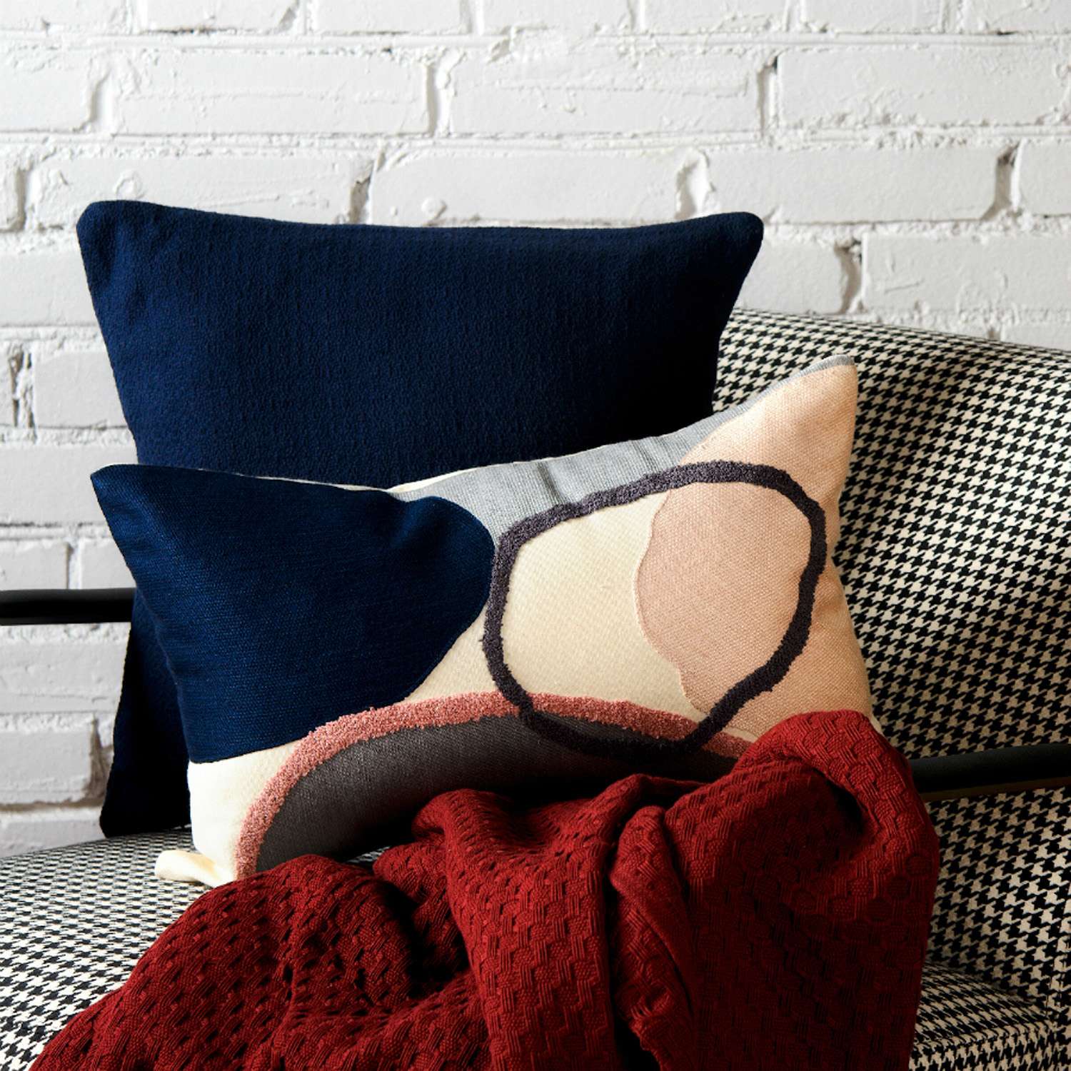 Подушка Tkano декоративная из хлопка фактурного плетения темно-синего цвета 45х45 - фото 2
