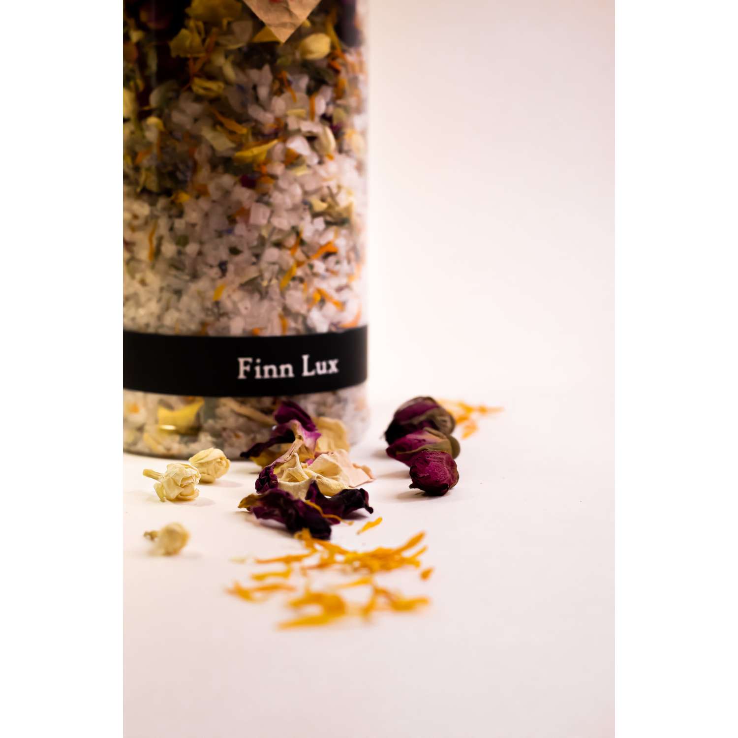 Соль для ванны Finn Lux Морская с сухоцветами и эфирным маслом розы - фото 2