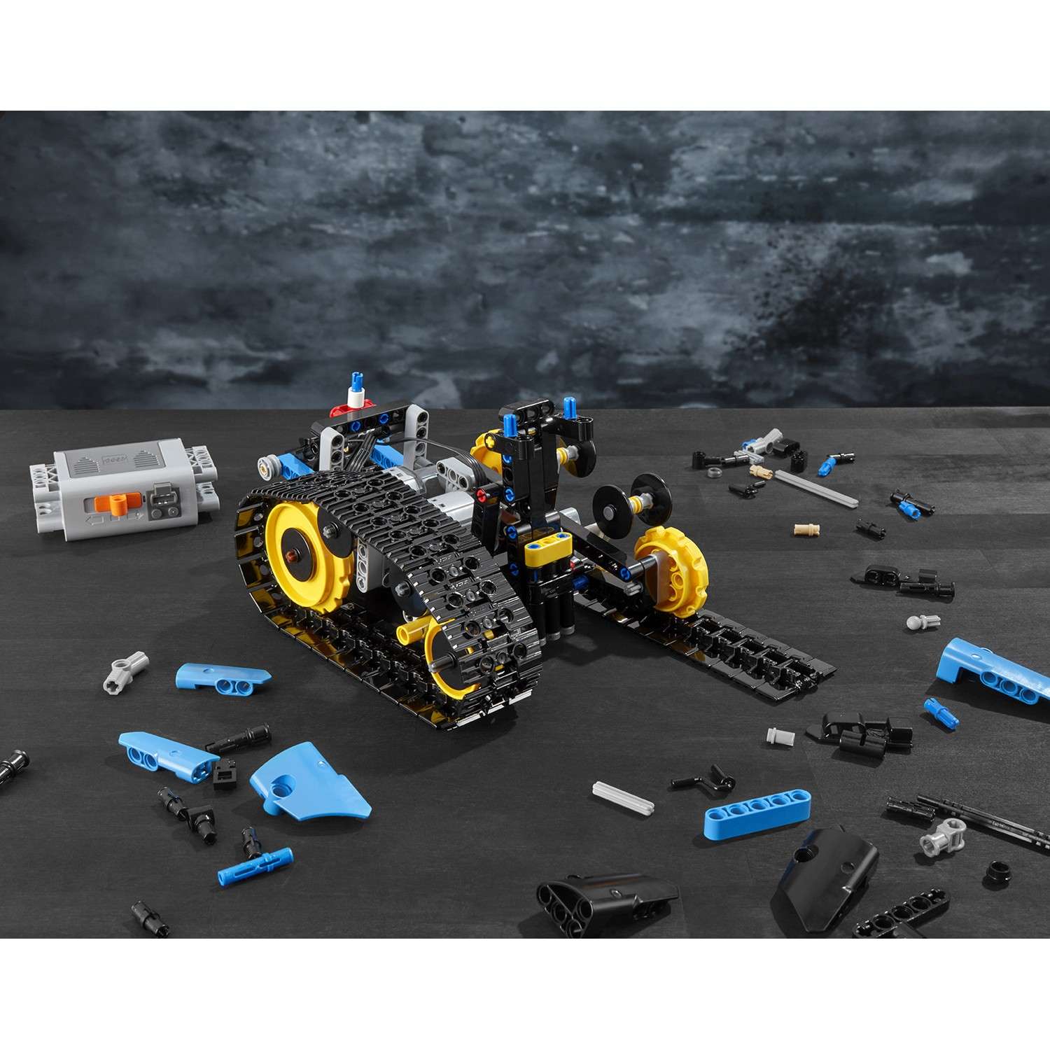 Конструктор LEGO Technic ДУ Скоростной вездеход 42095 - фото 4