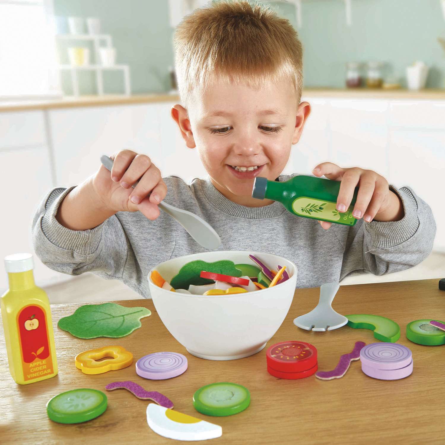 Игрушка HAPE Овощной салат 40 предметов в наборе игрушечная еда и аксессуары - фото 1