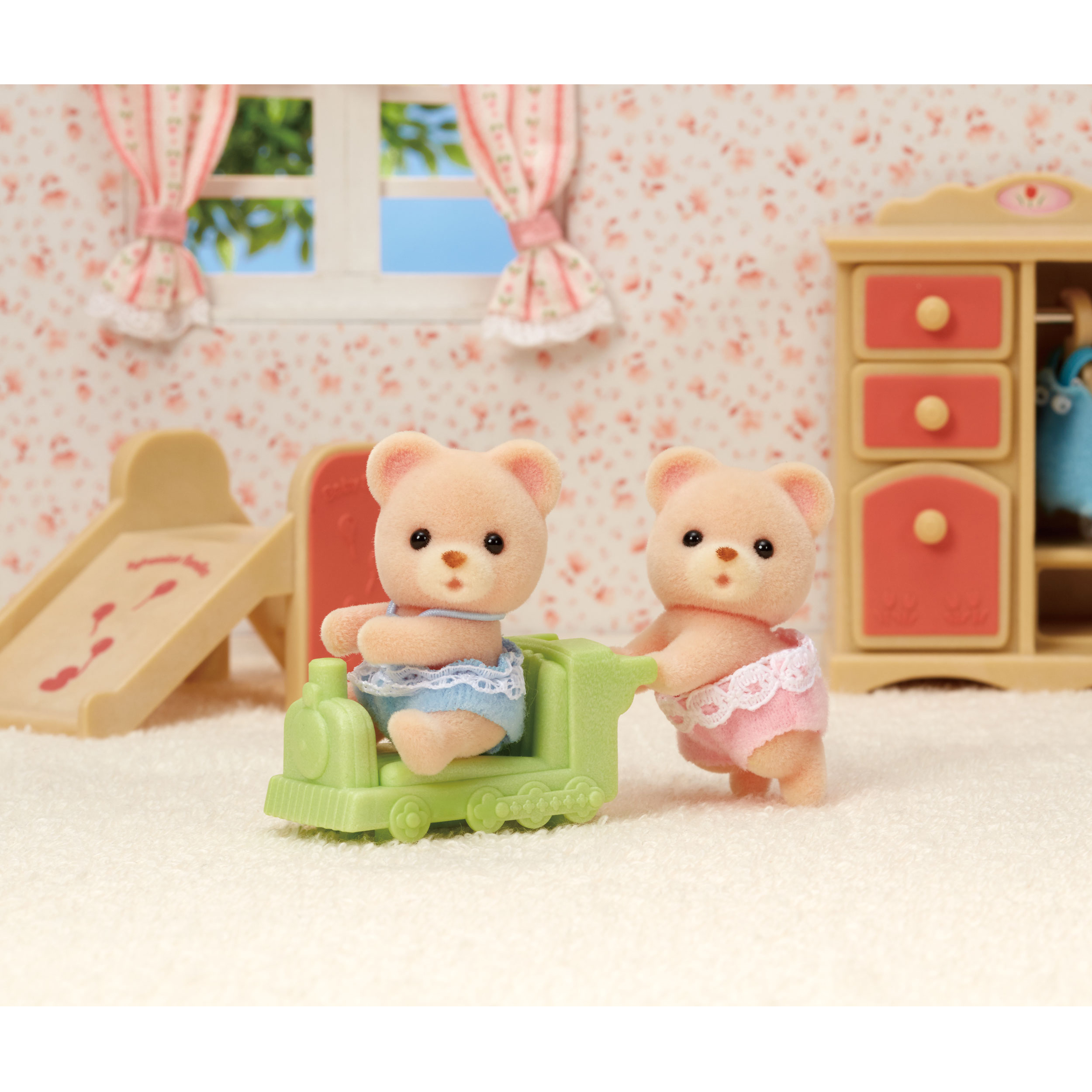 Набор Sylvanian Families Медведи-близняшки 5426 купить по цене 799 ₽ в  интернет-магазине Детский мир