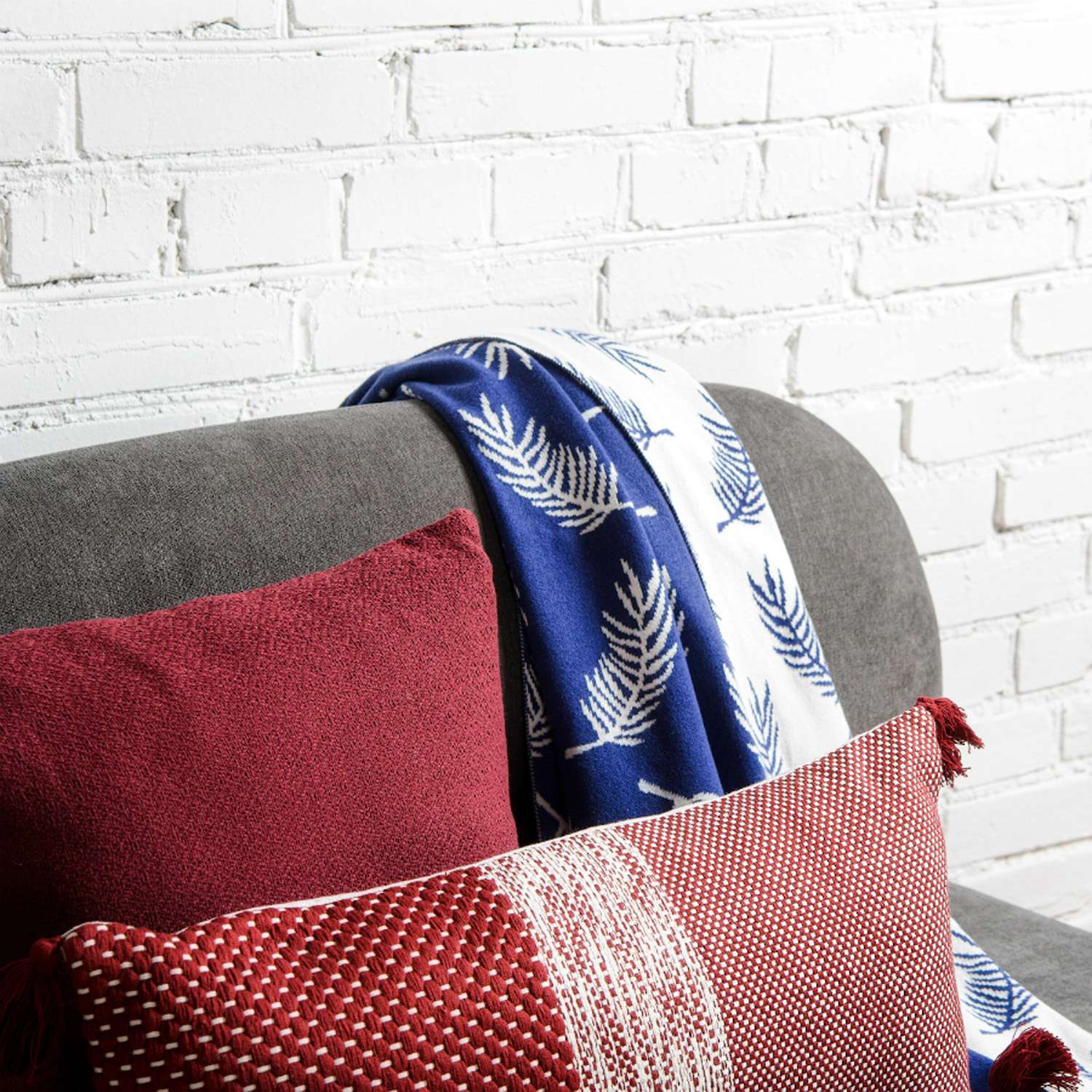 Подушка Tkano декоративная из хлопка фактурного плетения бордового цвета 45х45 см - фото 2