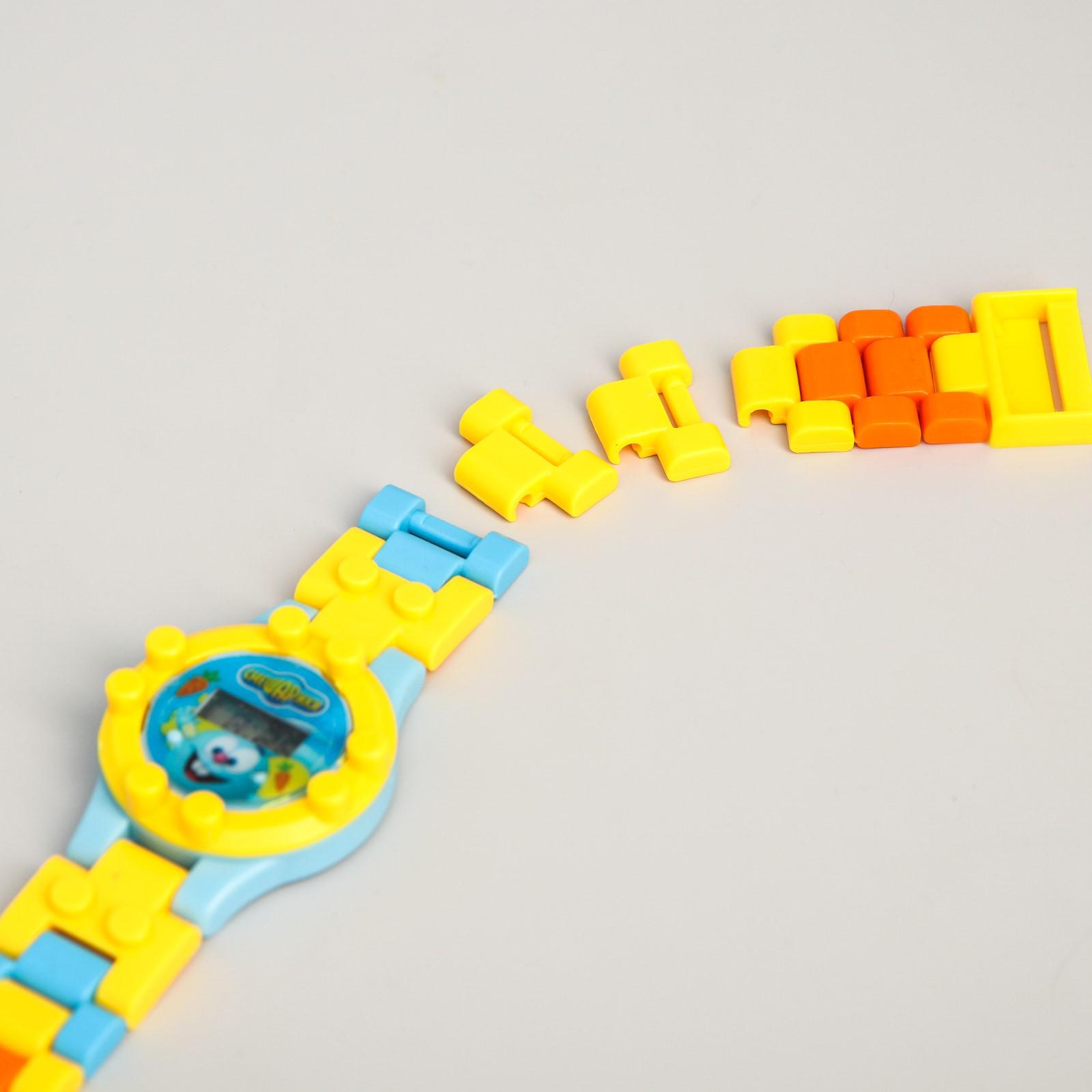 Часы наручные электронные Смешарики Крош и Ежик с ремешком конструктором - фото 4