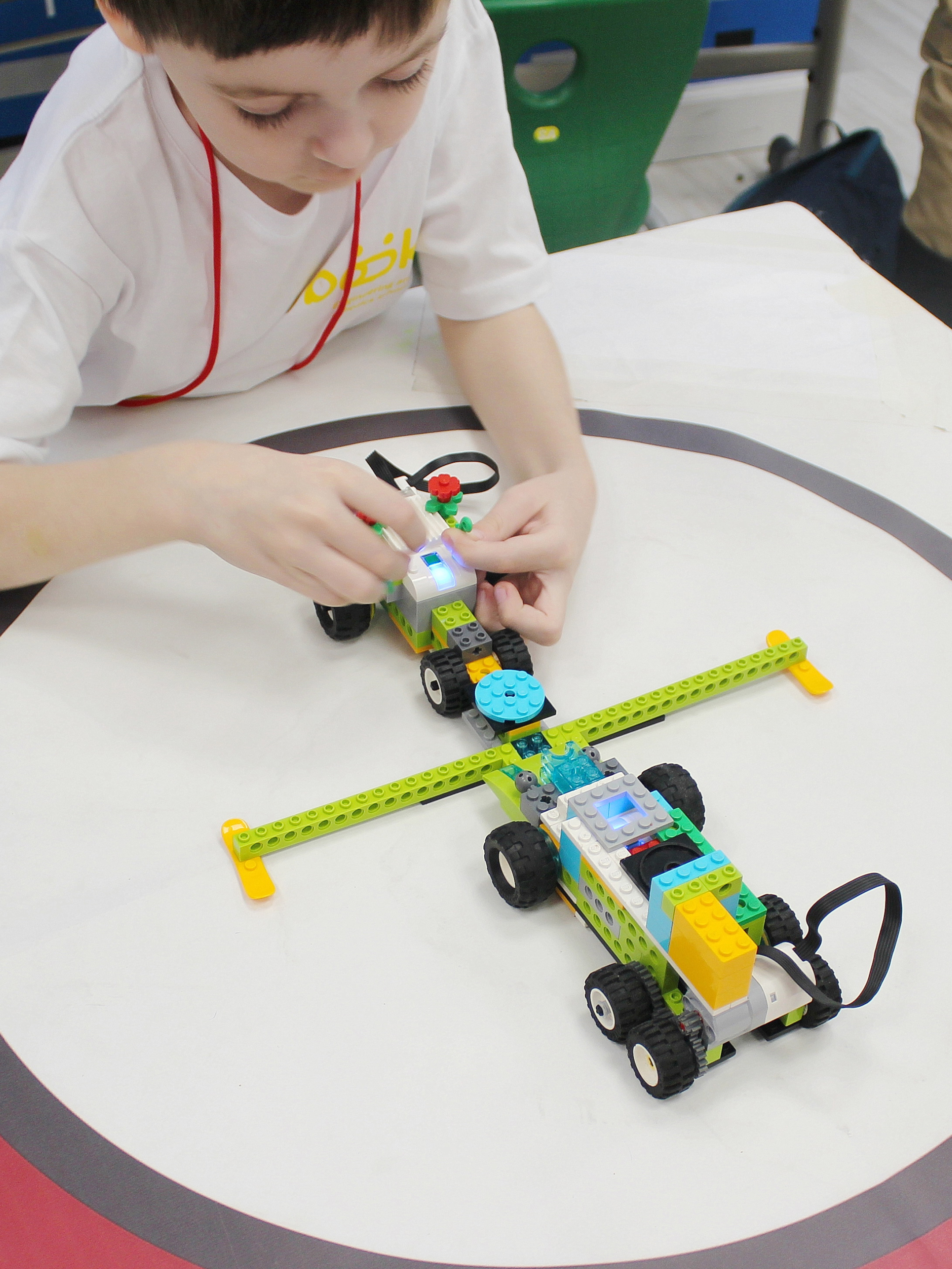 Базовый набор WeDo 2.0 ROBO MASTER 45300 - фото 13