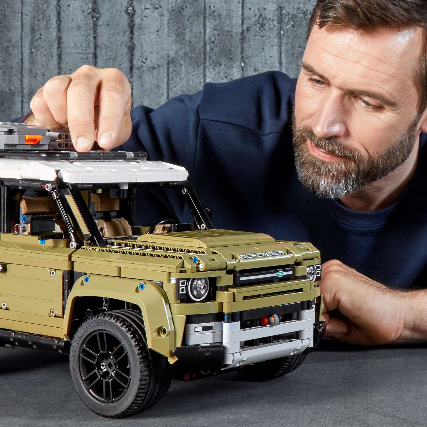 Конструктор LEGO Technic Land Rover Defender 42110 - фото 7