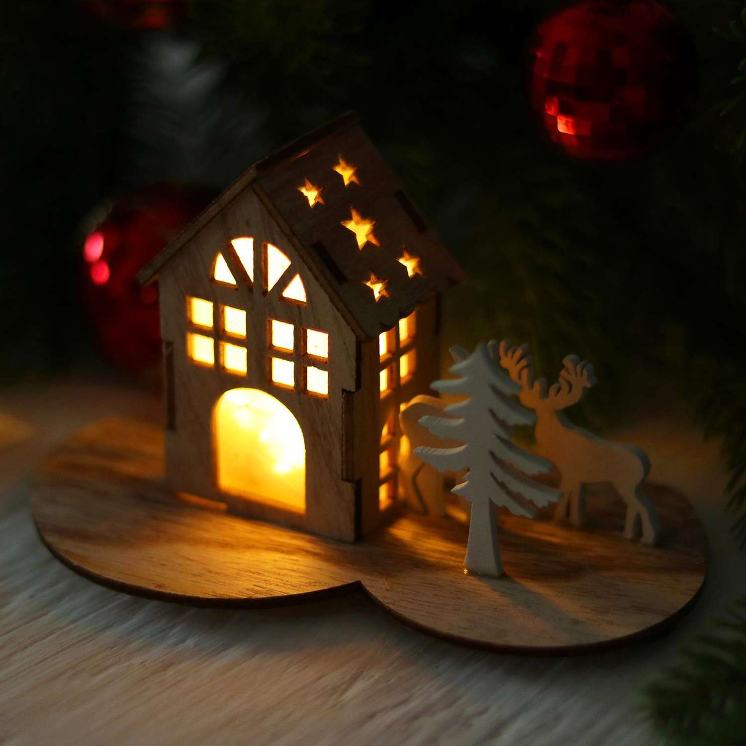 Новогодний декор Лесная мастерская с подсветкой «Праздничный домик» 7×11.5×8.7 см - фото 2