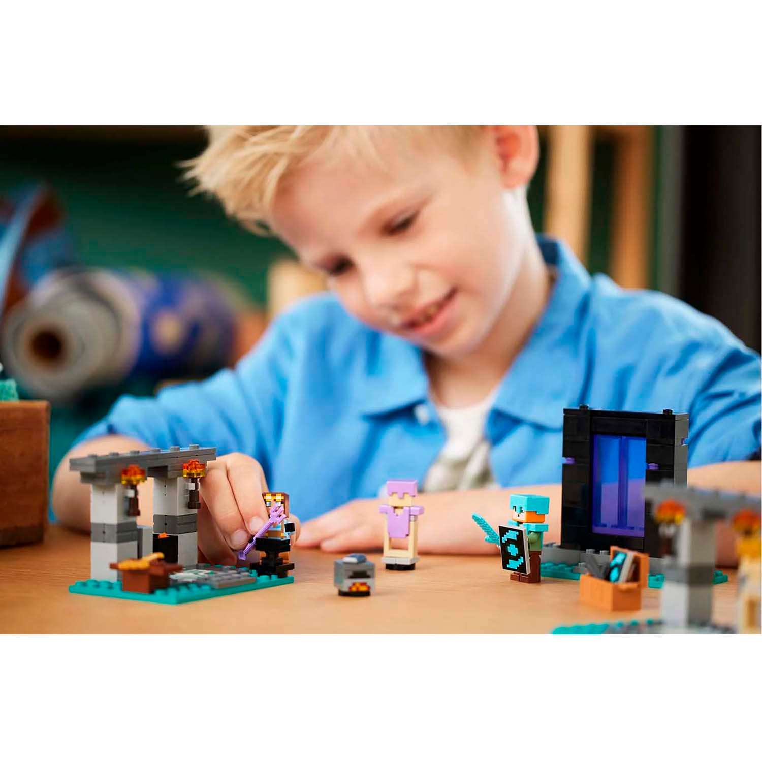 Конструктор детский LEGO Minecraft Оружейная палата 21252 - фото 8