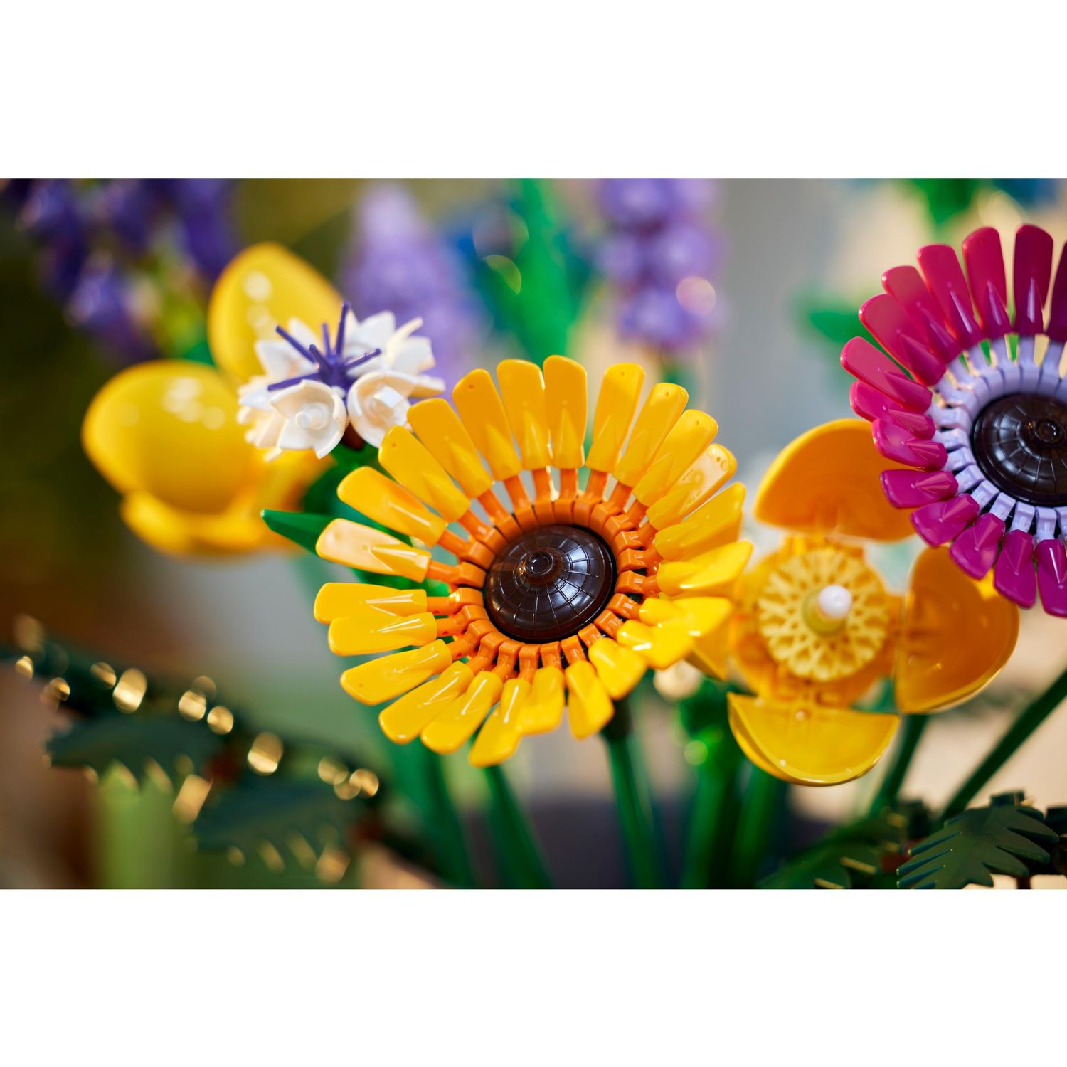 Конструктор LEGO Icons Wildflower Bouquet 10313 - фото 12