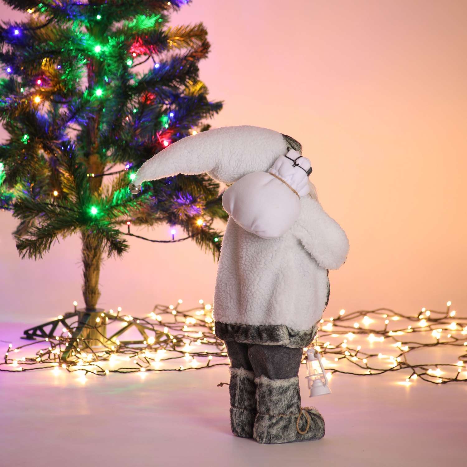 Фигура декоративная BABY STYLE Дед Мороз белый серый костюм с фонариком 60 см - фото 4