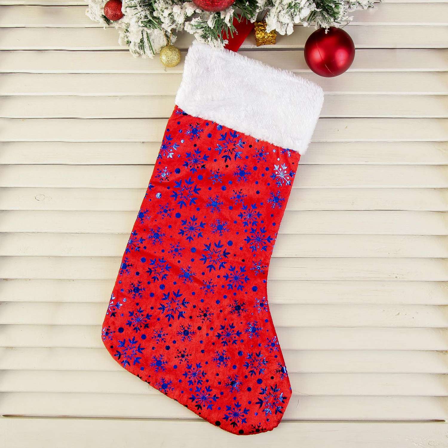 Носок Зимнее волшебство для подарков «Красный с синими снежинками» 19х42 см - фото 1