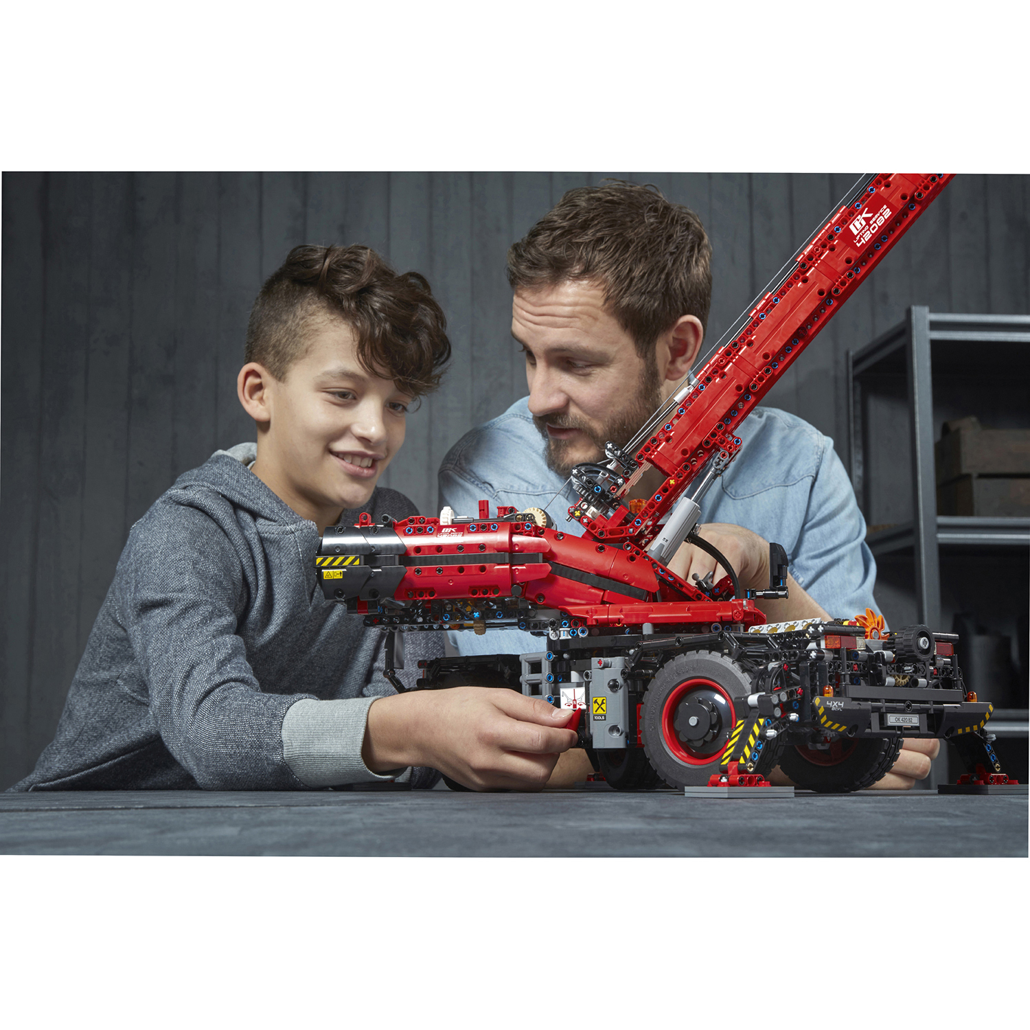 Конструктор LEGO Technic Подъёмный кран для пересечённой местности 42082 - фото 37