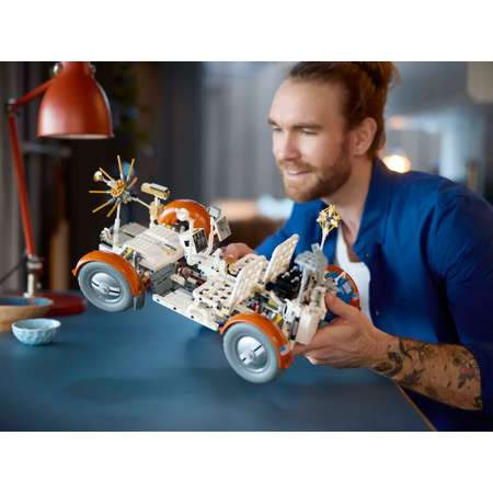 Конструктор LEGO Лунный вездеход NASA Apollo - LRV 42182