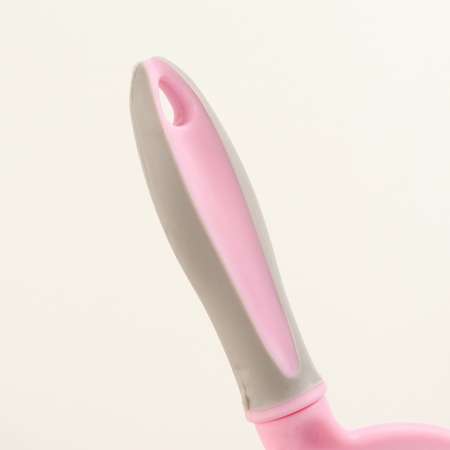 Пуходерка пластиковая Пижон мягкая с волнистыми зубьями средняя 9.5х16.5 см розовая