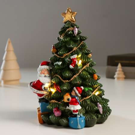 Сувенир Sima-Land полистоун свет «Дед Мороз с помощником наряжают ёлочку» 13 5х13х17 5 см