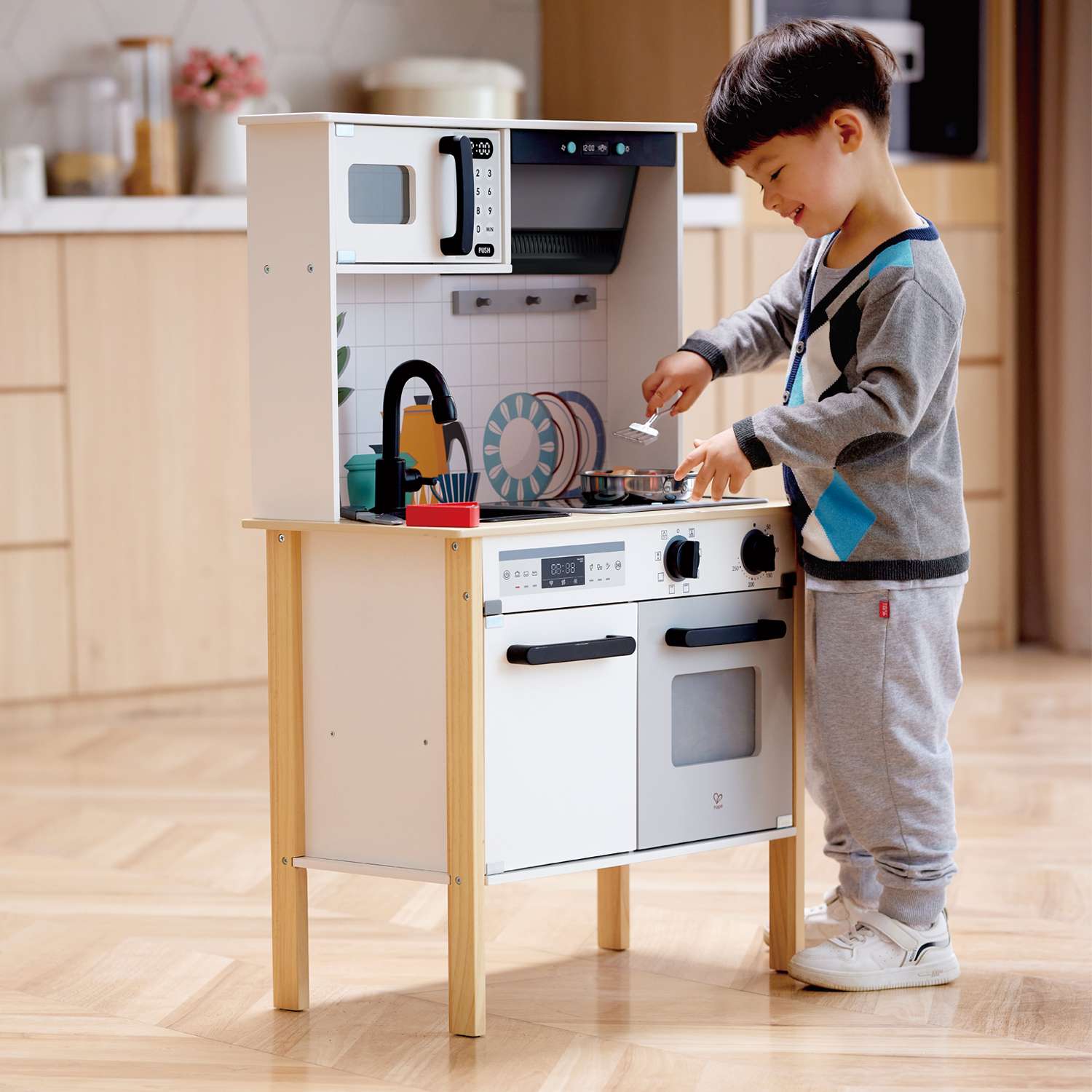 Детская игровая кухня Hape Готовим вместе E3216_HP - фото 1