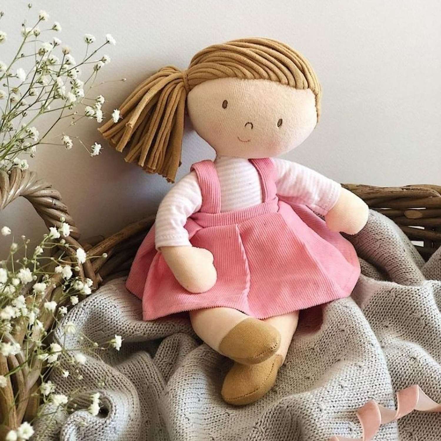 Кукла Bonikka мягконабивная Rose 28 см в подарочной упаковке 62083 - фото 2