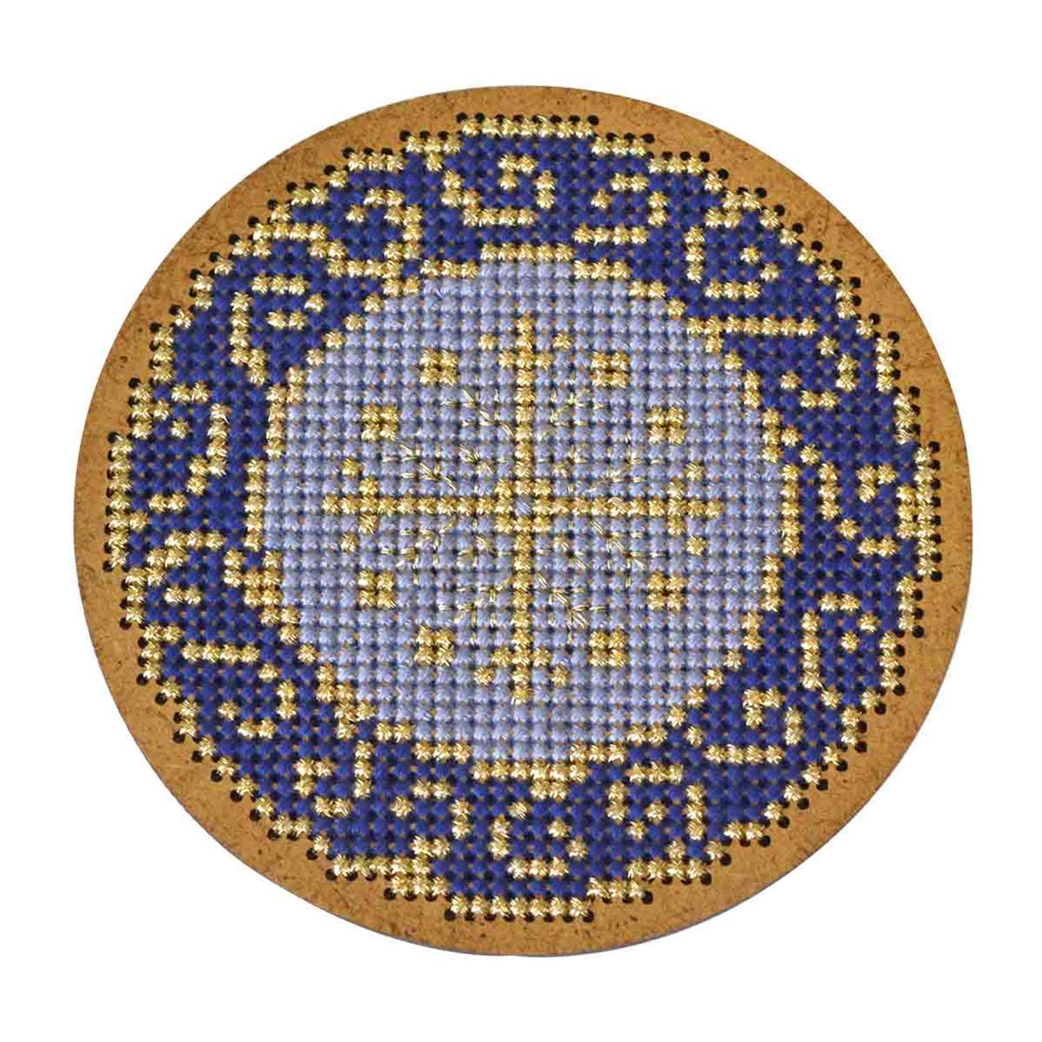Набор для вышивания крестом Созвездие ИК-009 Новогодняя игрушка Золотая роспись 8*8см - фото 2