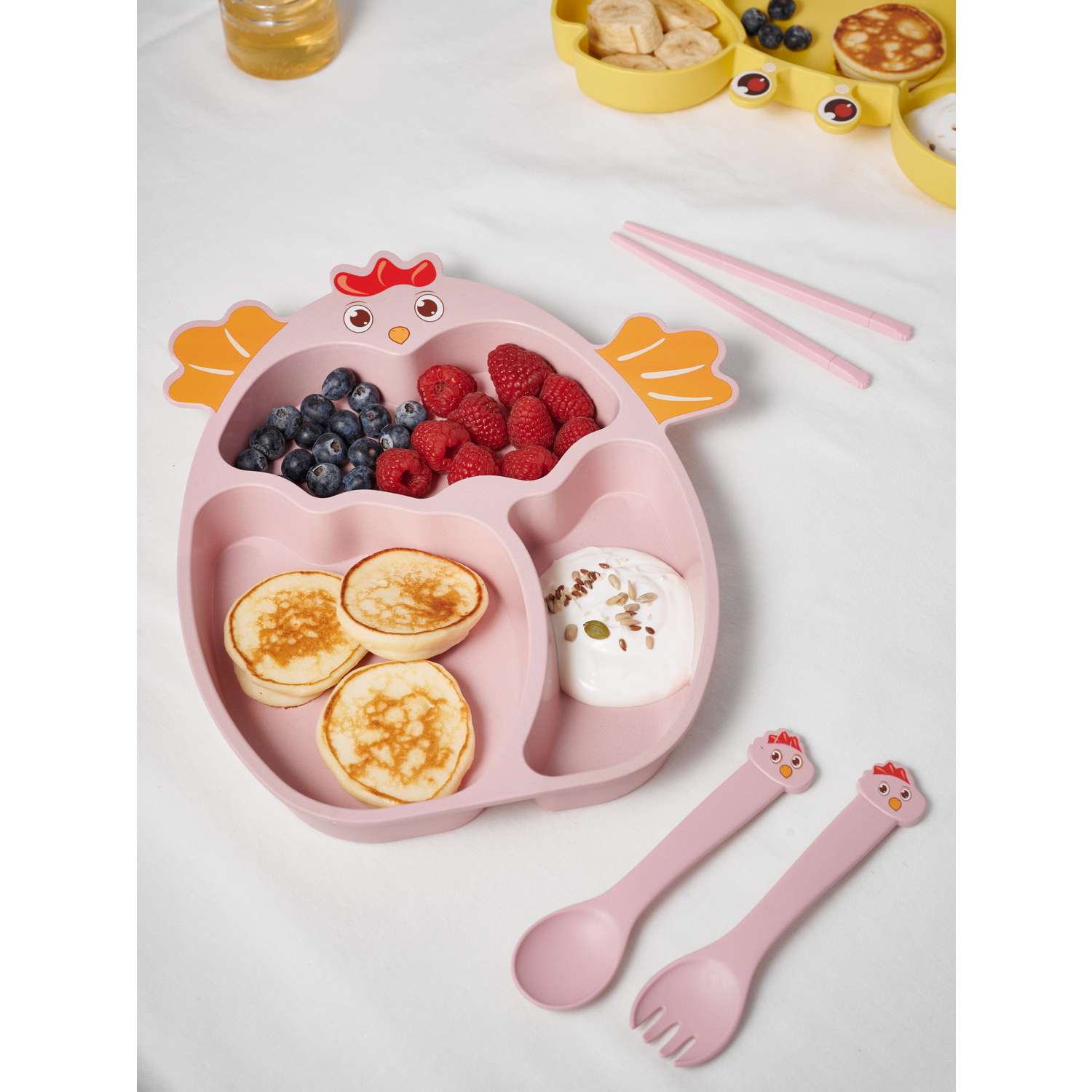 Набор детской посуды Добрый Филин Тарелка вилка ложка Цыпленок розоваый 4 предмета - фото 6