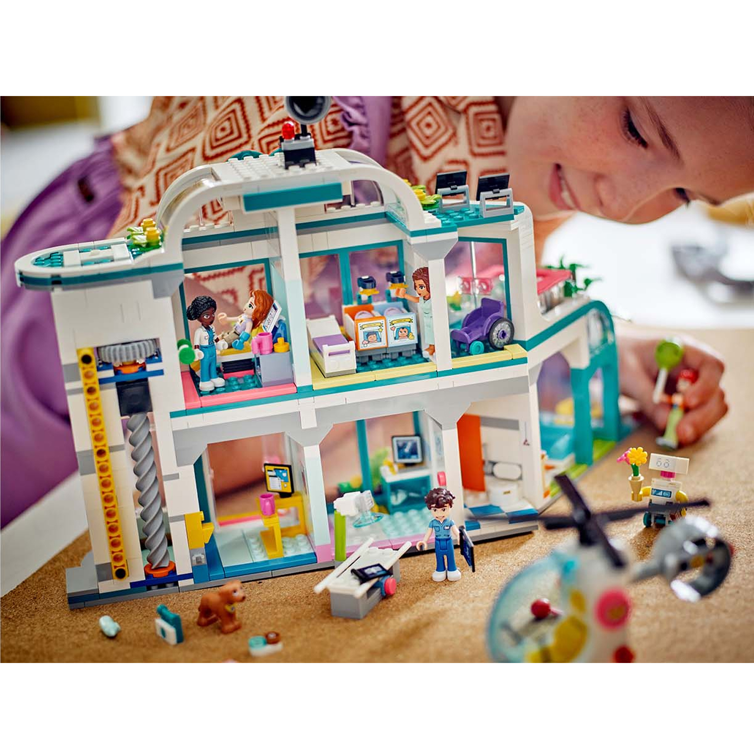 Конструктор детский LEGO Friends Больница Хартлейк-Сити 42621 - фото 13