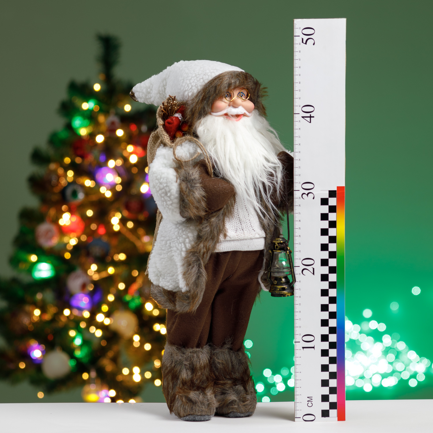 Фигура декоративная BABY STYLE Игрушка Дед Мороз в белом костюме с фонариком и мешком подарков 45 см - фото 3