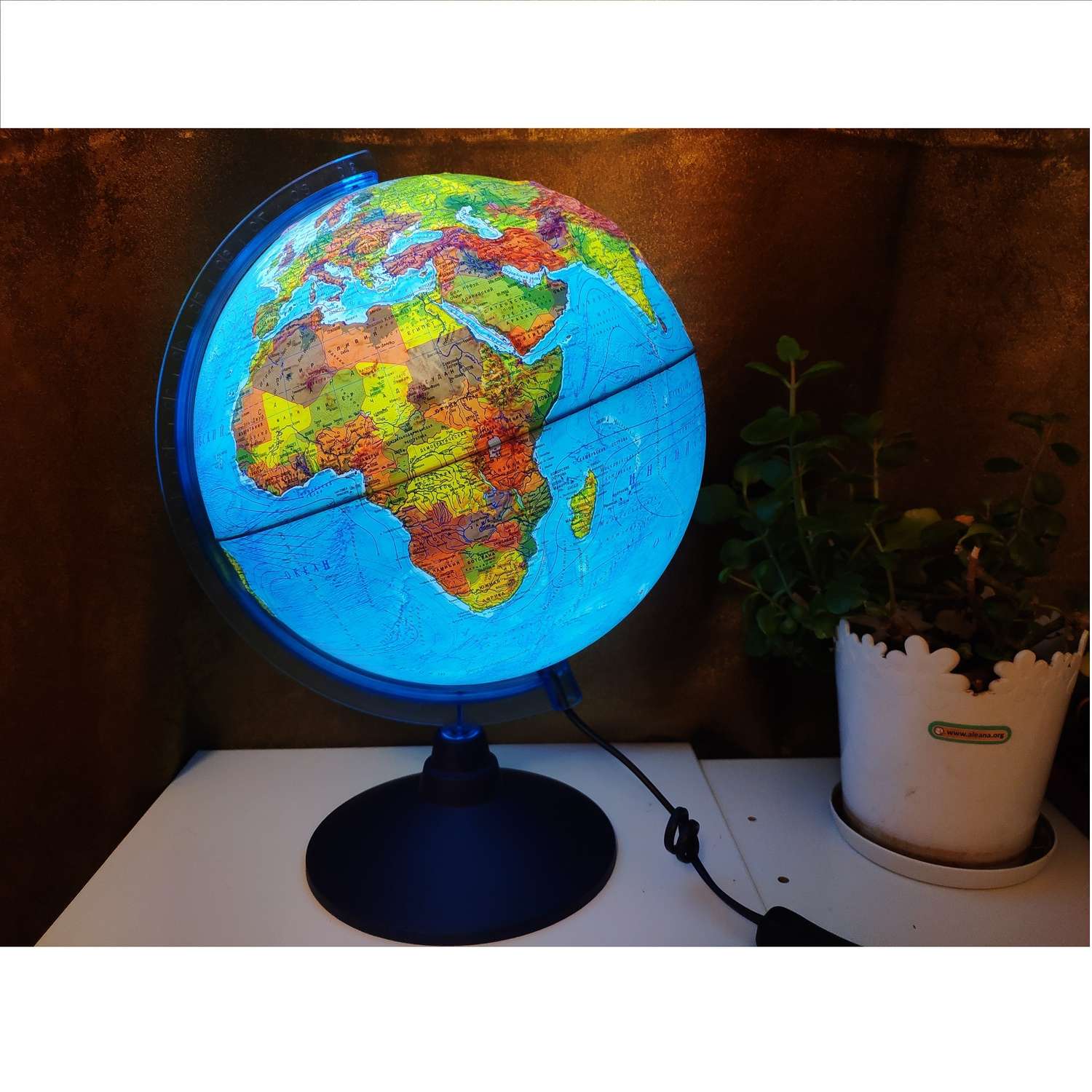 Глобус Globen Земли рельефный с LED-подсветкой диаметр 25 см + Карта складная Мир и Россия - фото 6