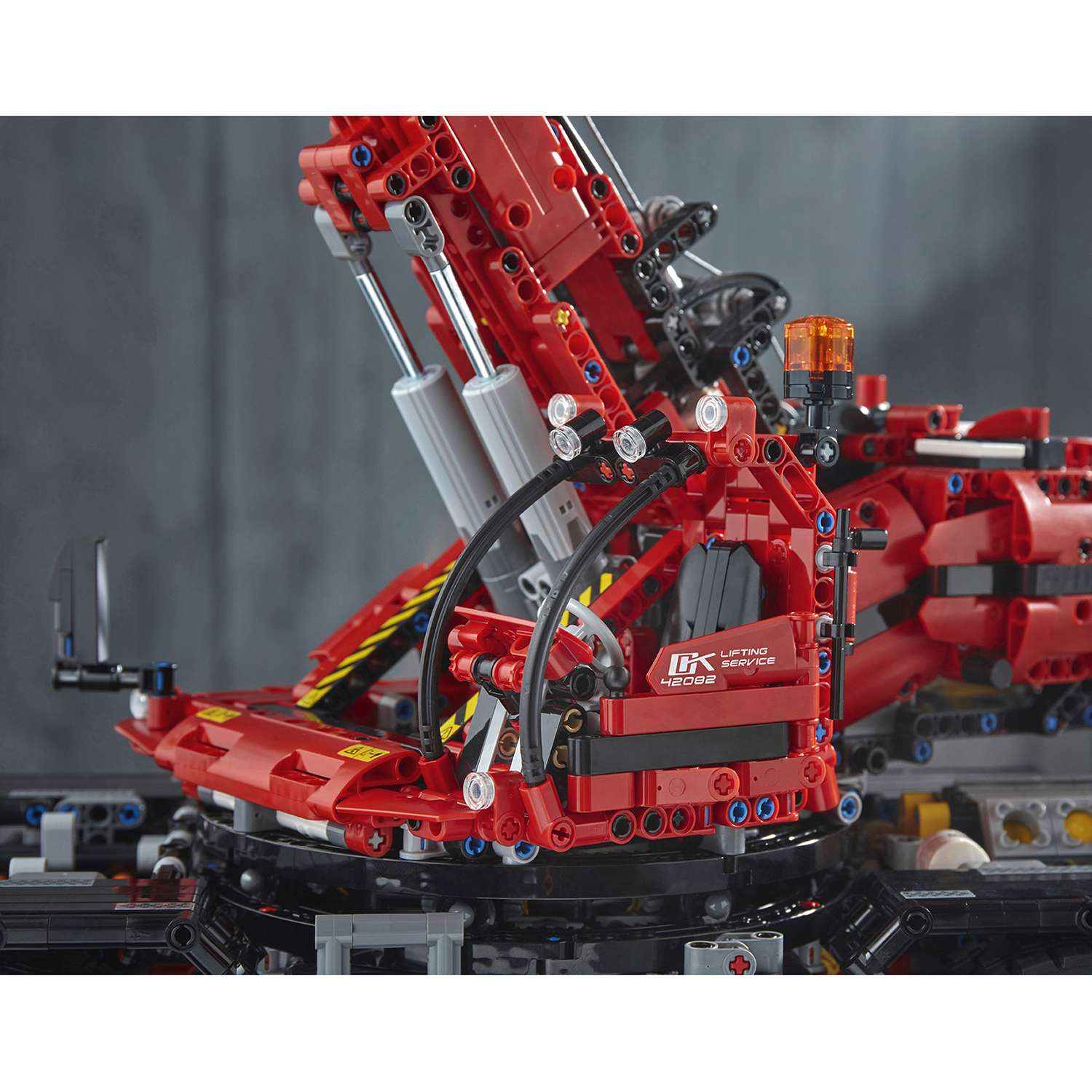 Конструктор LEGO Technic Подъёмный кран для пересечённой местности 42082 - фото 71