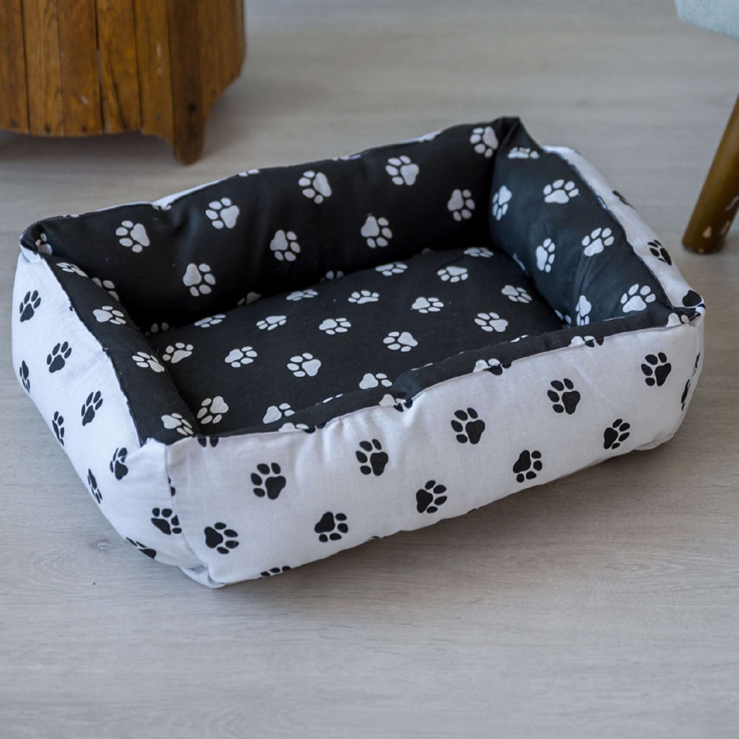 Лежак для собак и кошек BIO-TEXTILES Лапки черный - фото 2