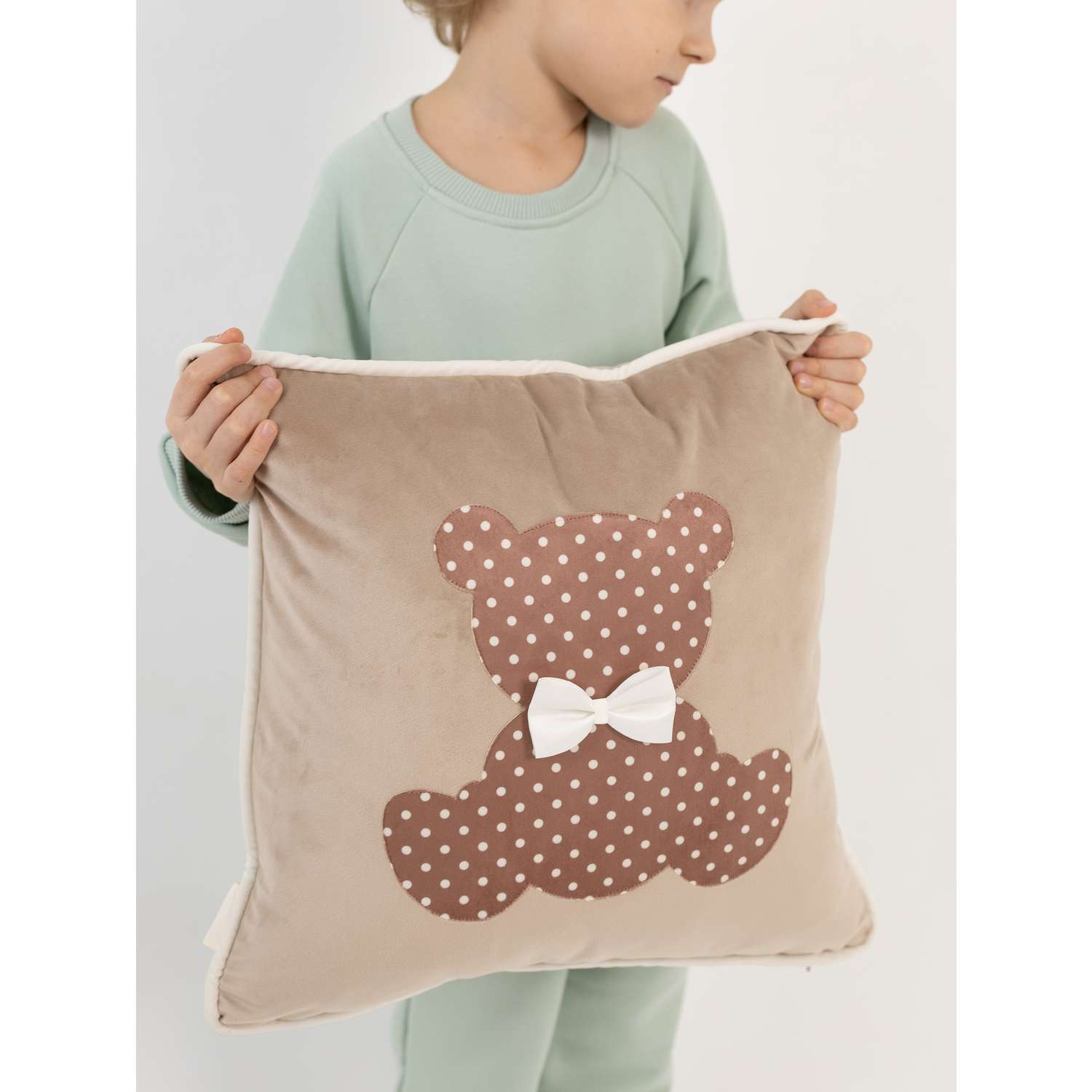 Подушка декоративная детская Мишель Мишка в горошек цвет бежевый - фото 3