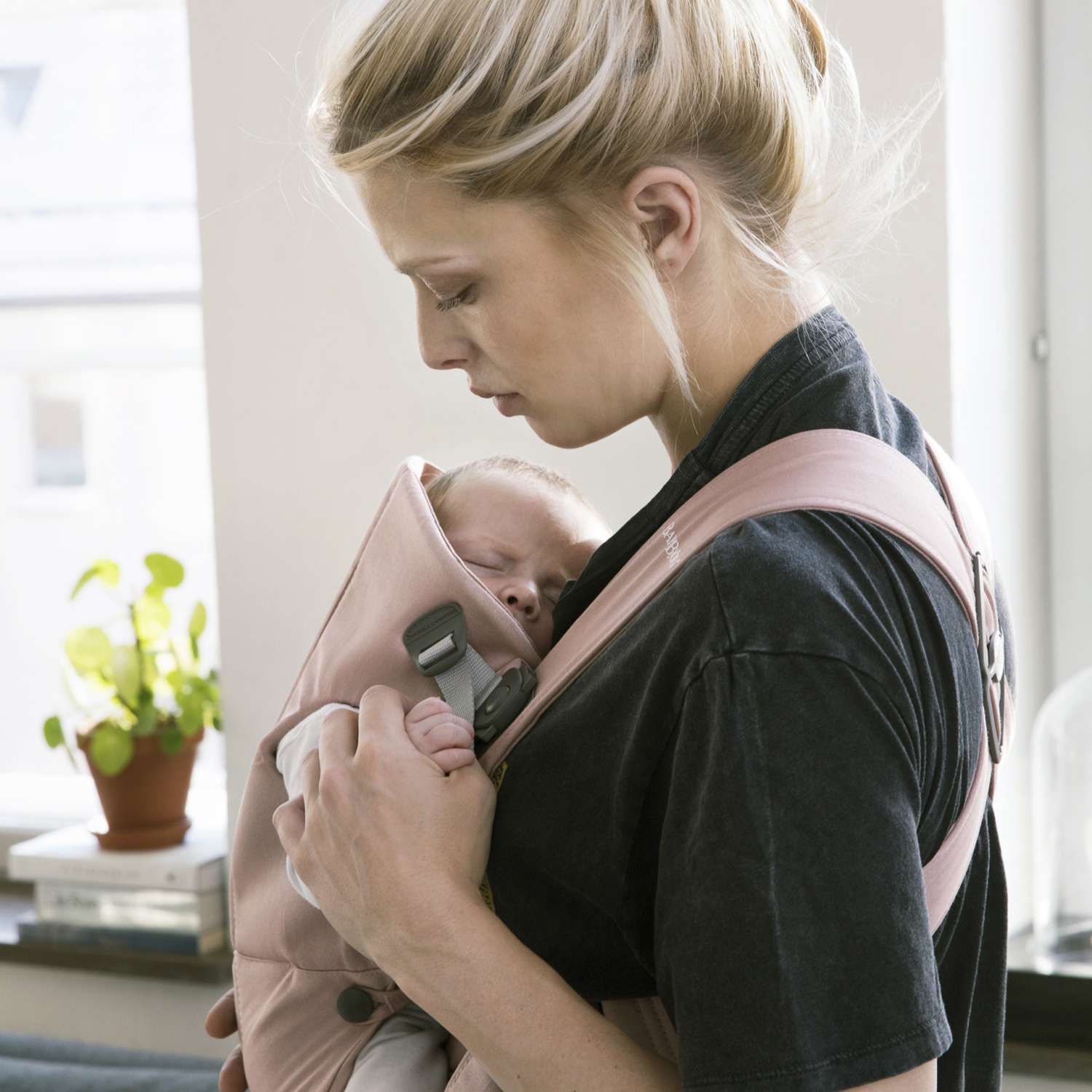 Рюкзак для переноски ребенка BabyBjorn Mini Cotton Пепельно-Розовый - фото 4