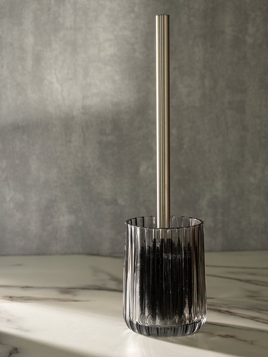 Ёршик для унитаза с подставкой DeNASTIA Граненое стекло 560 мл серый/серебряный X000209 - фото 1