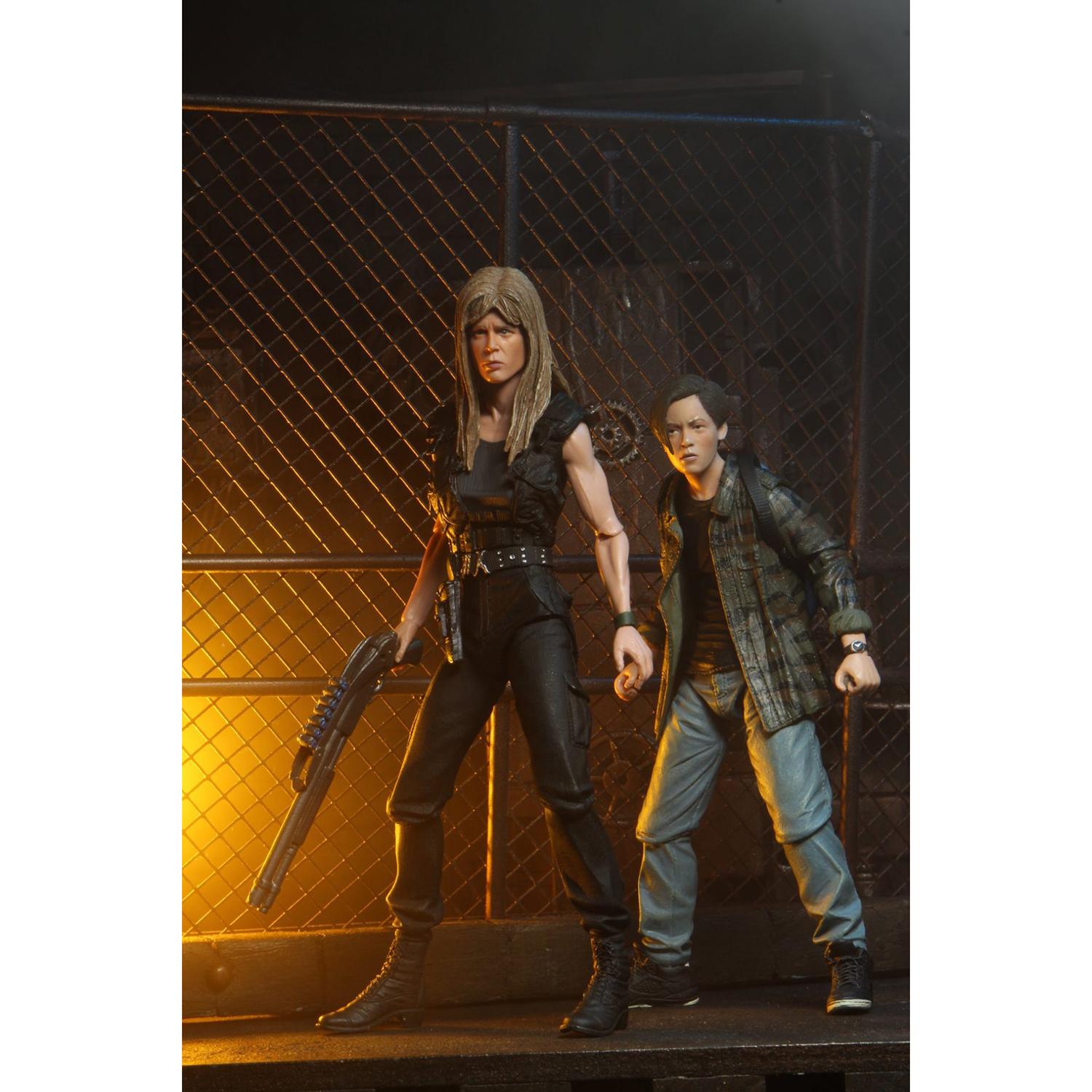 Фигурка Neca Terminator 2 7 Scale Action Figure Sarah Connor and John Connor 2 Pack 42179 - фото 7