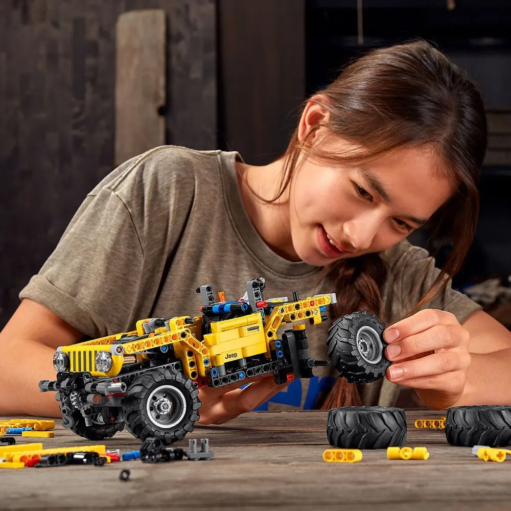 Конструктор LEGO Technic Jeep Wrangler 42122 - фото 9