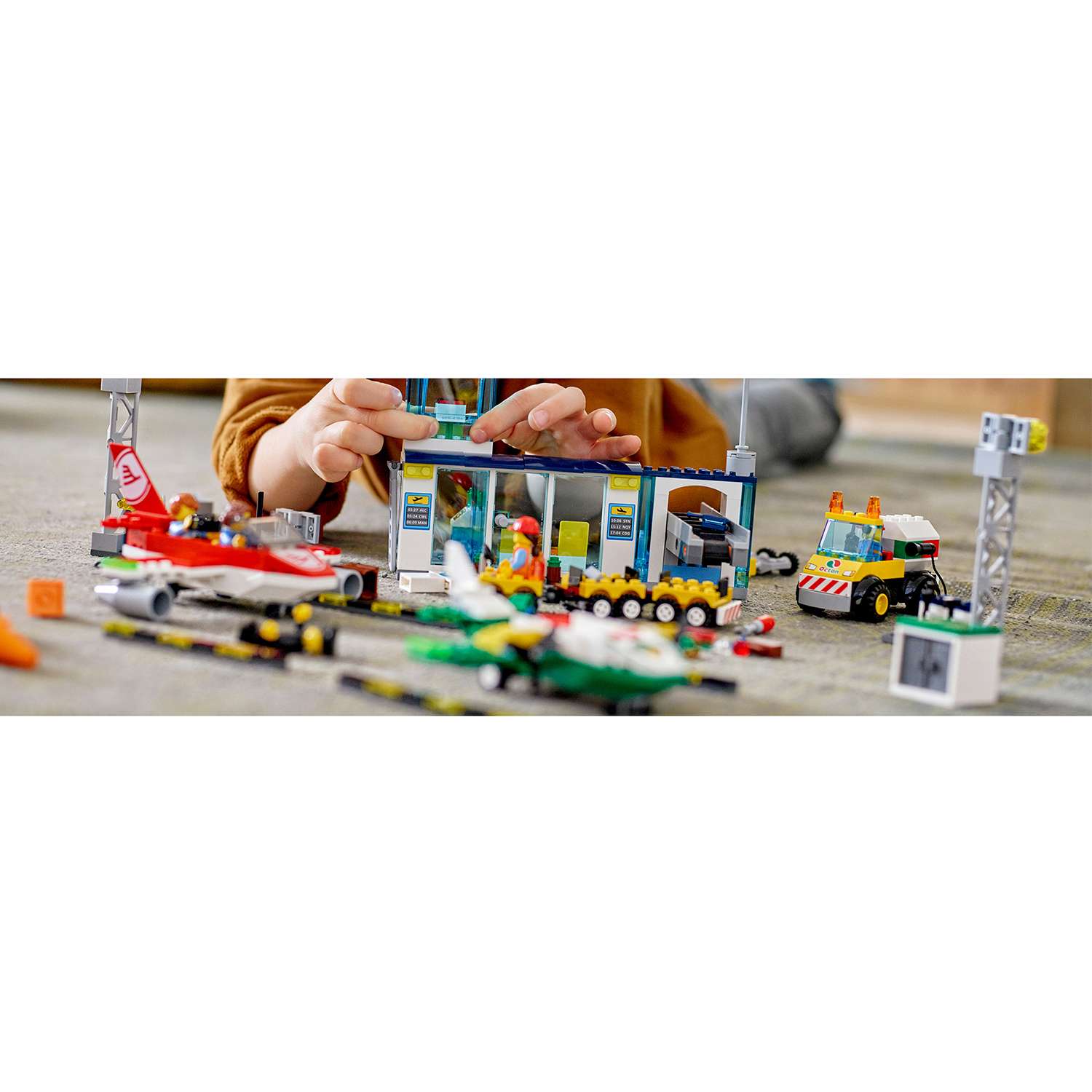 Конструктор LEGO Juniors Городской аэропорт 10764 - фото 4
