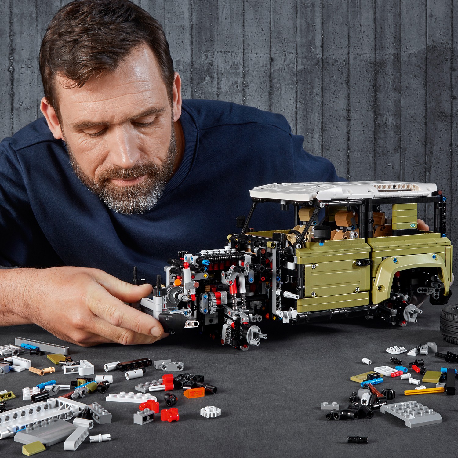 Конструктор LEGO Technic Land Rover Defender 42110 - фото 8