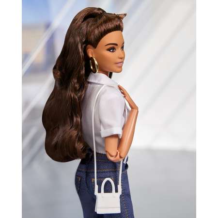 Кукла Barbie стильная с каштановыми волосами HCB75