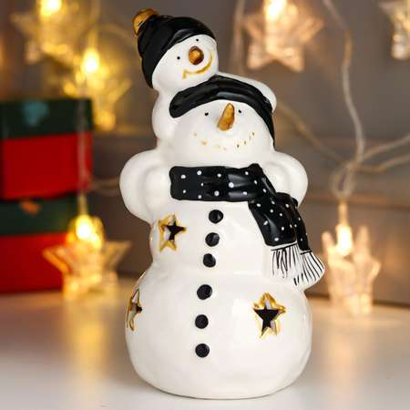 Сувенир Sima-Land керамика свет «Снеговик с малышом чёрные колпаки и шарфы» 19х10х10 см