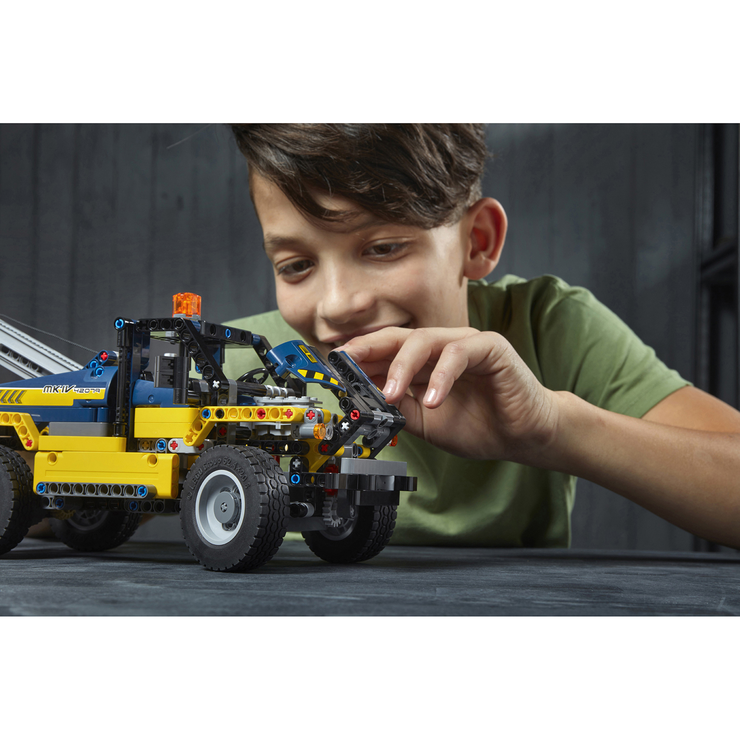 Конструктор LEGO Technic Сверхмощный вилочный погрузчик 42079 - фото 13