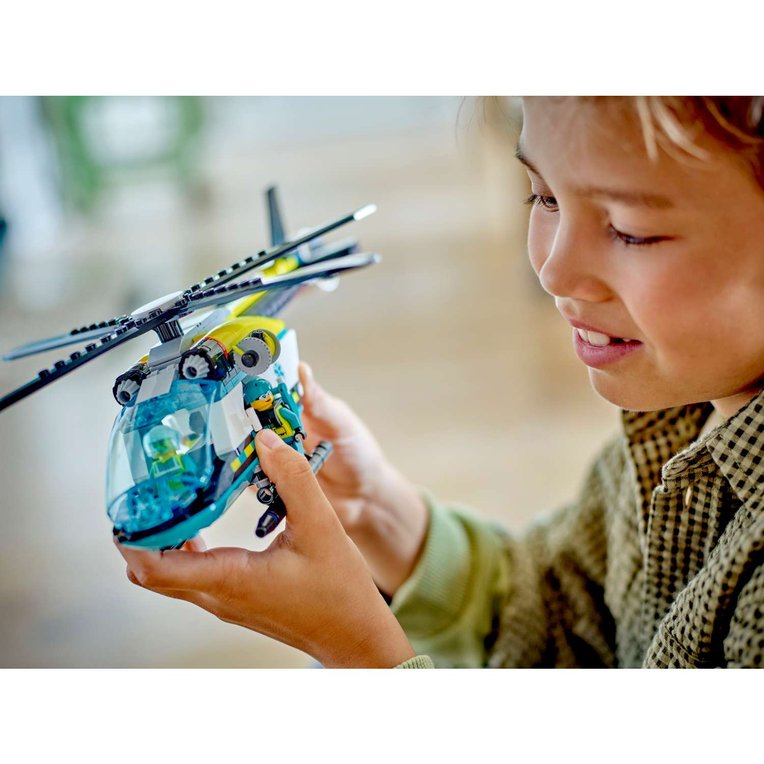Конструктор LEGO City Аварийно-спасательный вертолет 60405 - фото 9