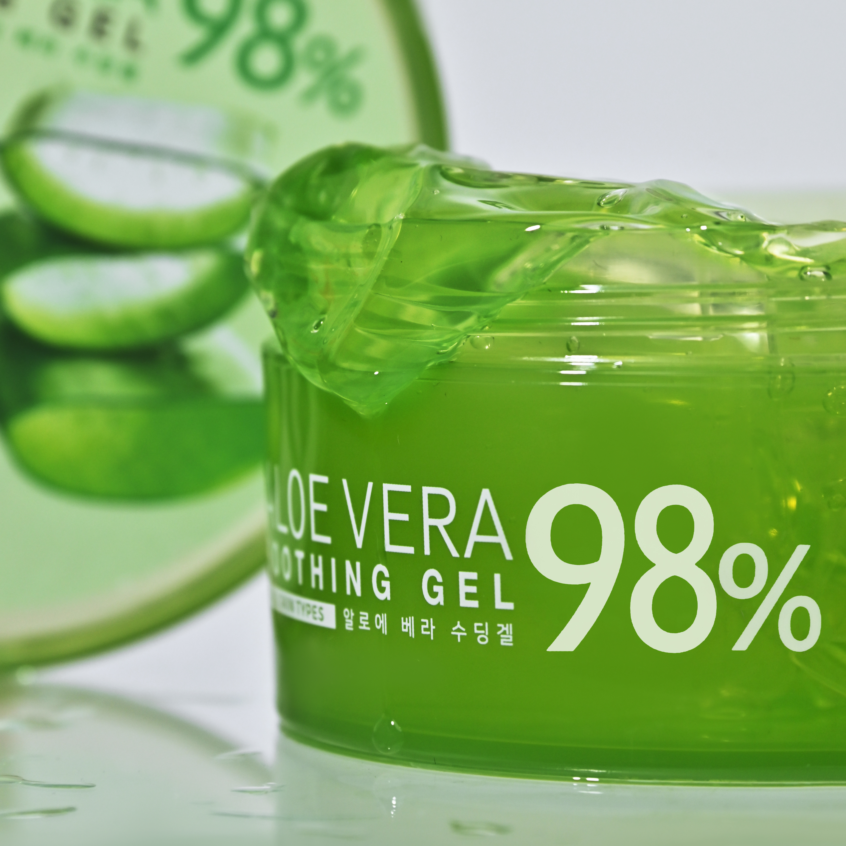 Восстанавливающий увлажняющий гель Konad Aloe Vera 98% для лица и тела - фото 2