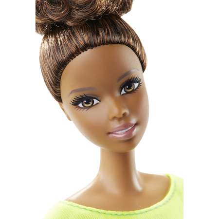 Кукла Barbie из серии Безграничные движения (DHL83)
