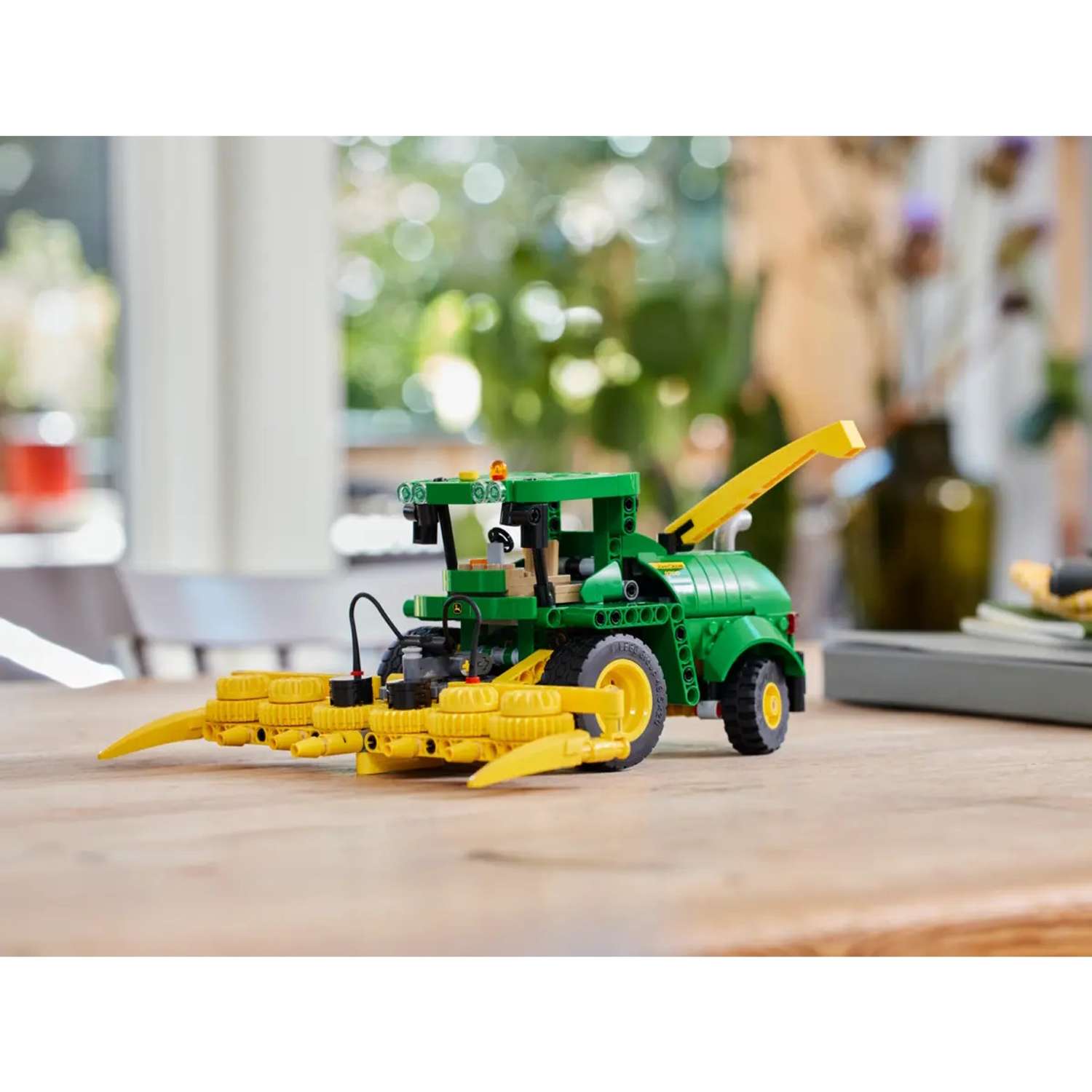 Конструктор LEGO Technic Кормоуборочный комбайн John Deere 9700 42168 - фото 8