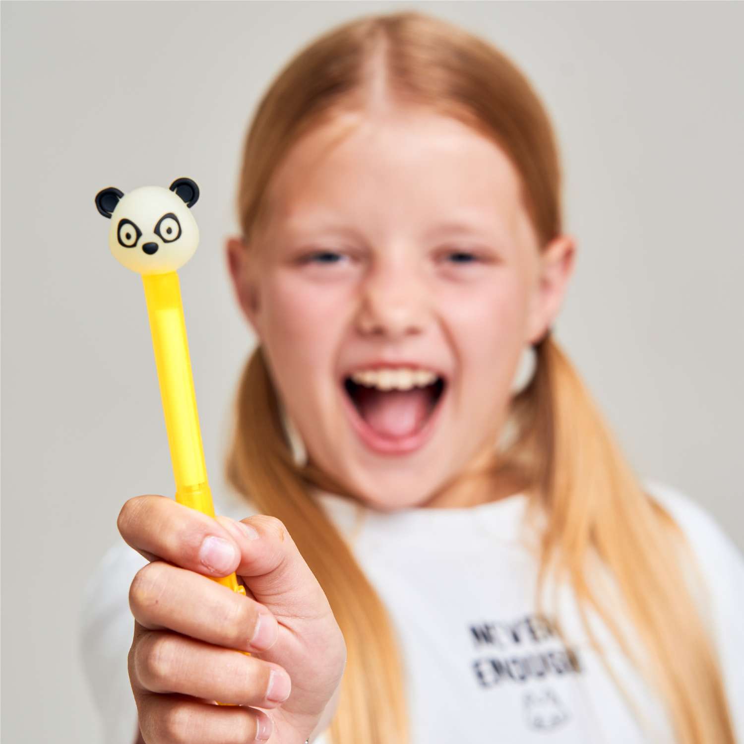 Блокнот-скетчбук Рисуй светом Панда с ручкой-шпион и наклейками - фото 11